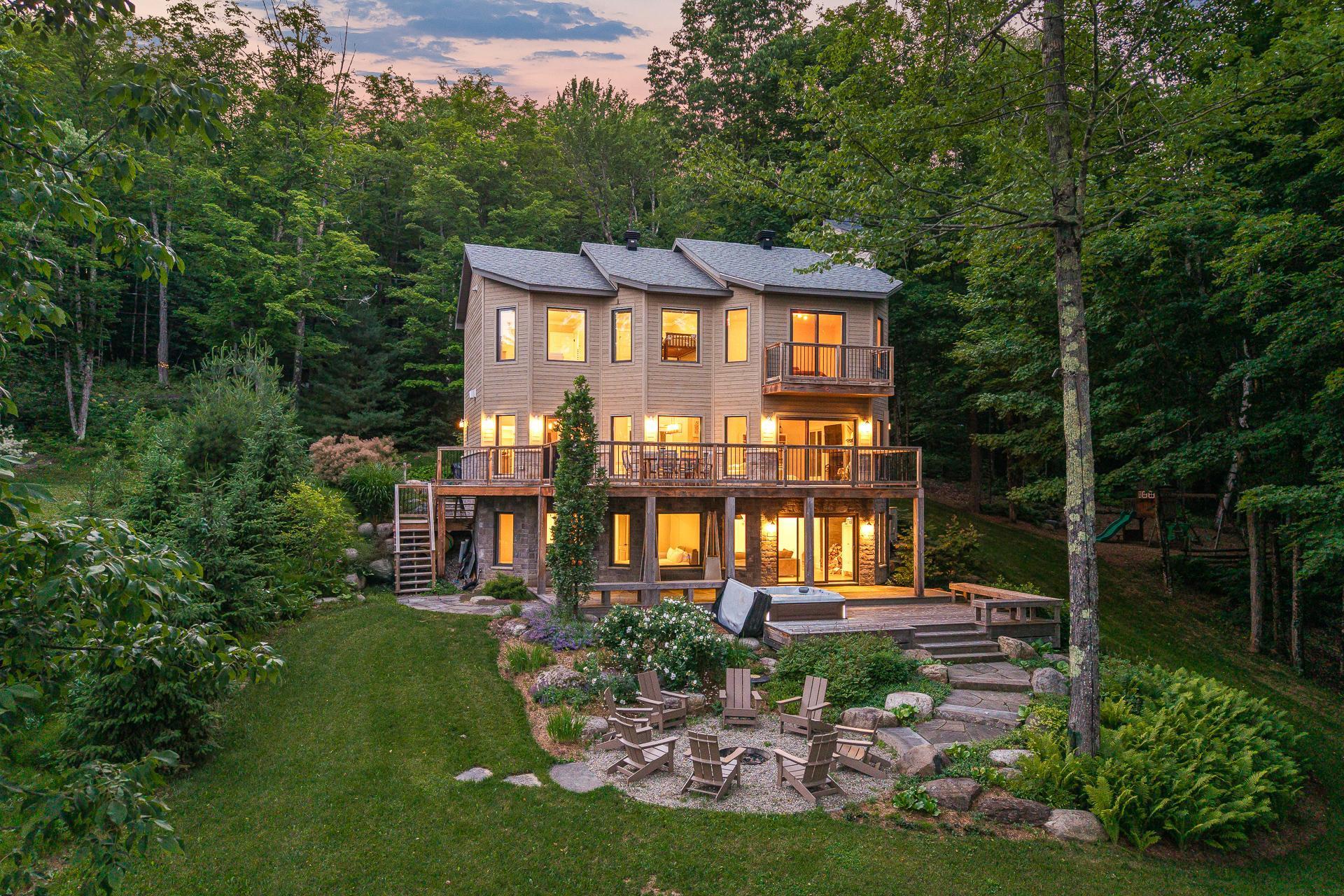 









251


Ch. des Bosquets-Fleuris

,
Stanstead - Canton,




QC
J1X3W4


