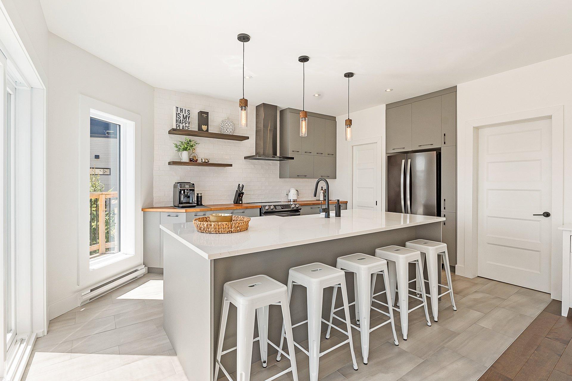 









251


Ch. des Bosquets-Fleuris

,
Stanstead - Canton,




QC
J1X3W4

