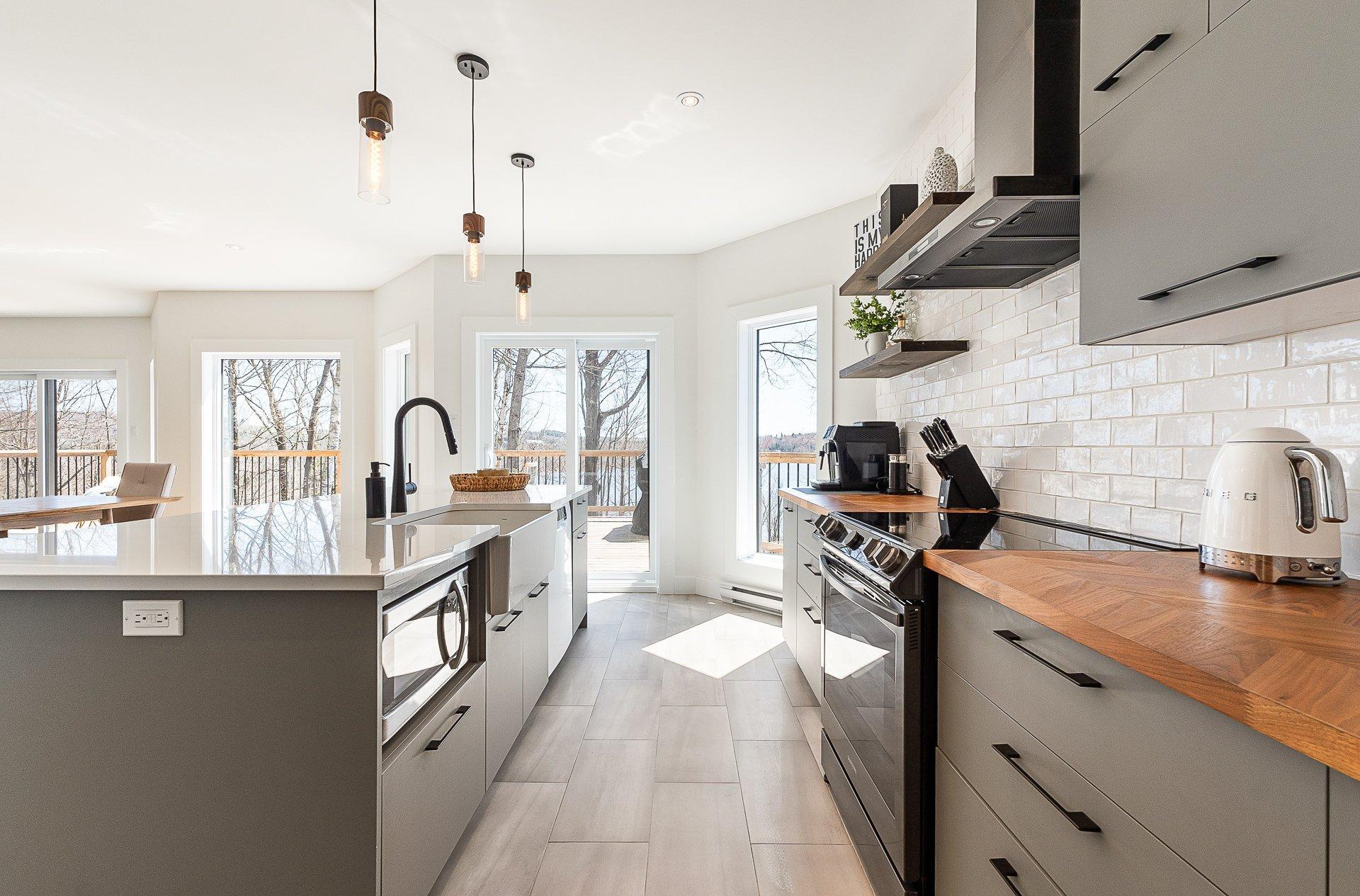









251


Ch. des Bosquets-Fleuris

,
Stanstead - Canton,




QC
J1X3W4

