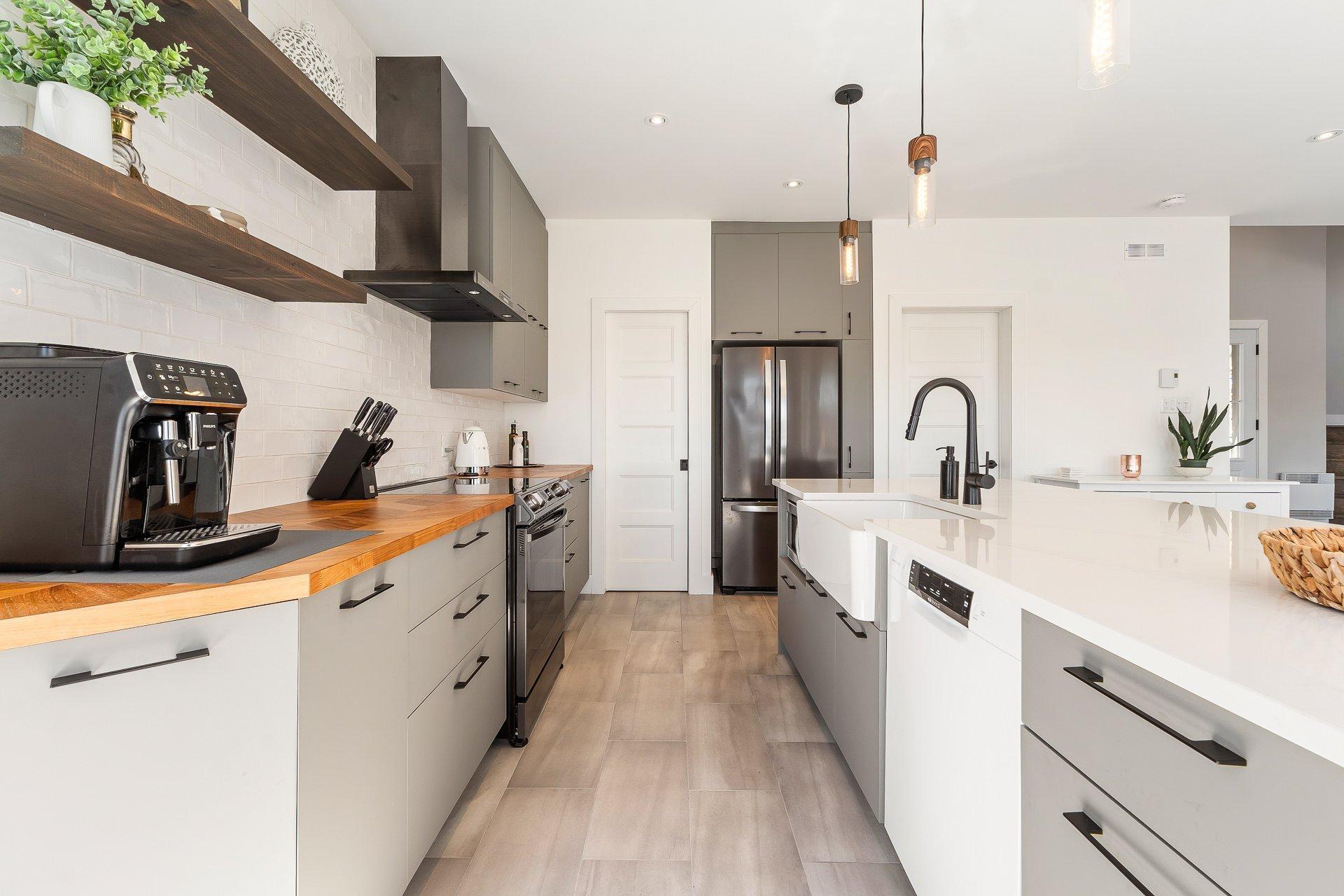 









251


Ch. des Bosquets-Fleuris

,
Stanstead - Canton,




QC
J1X3W4

