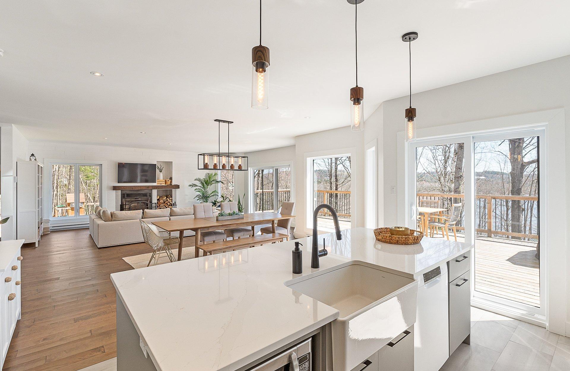 









251


Ch. des Bosquets-Fleuris

,
Stanstead - Canton,




QC
J1X3W4

