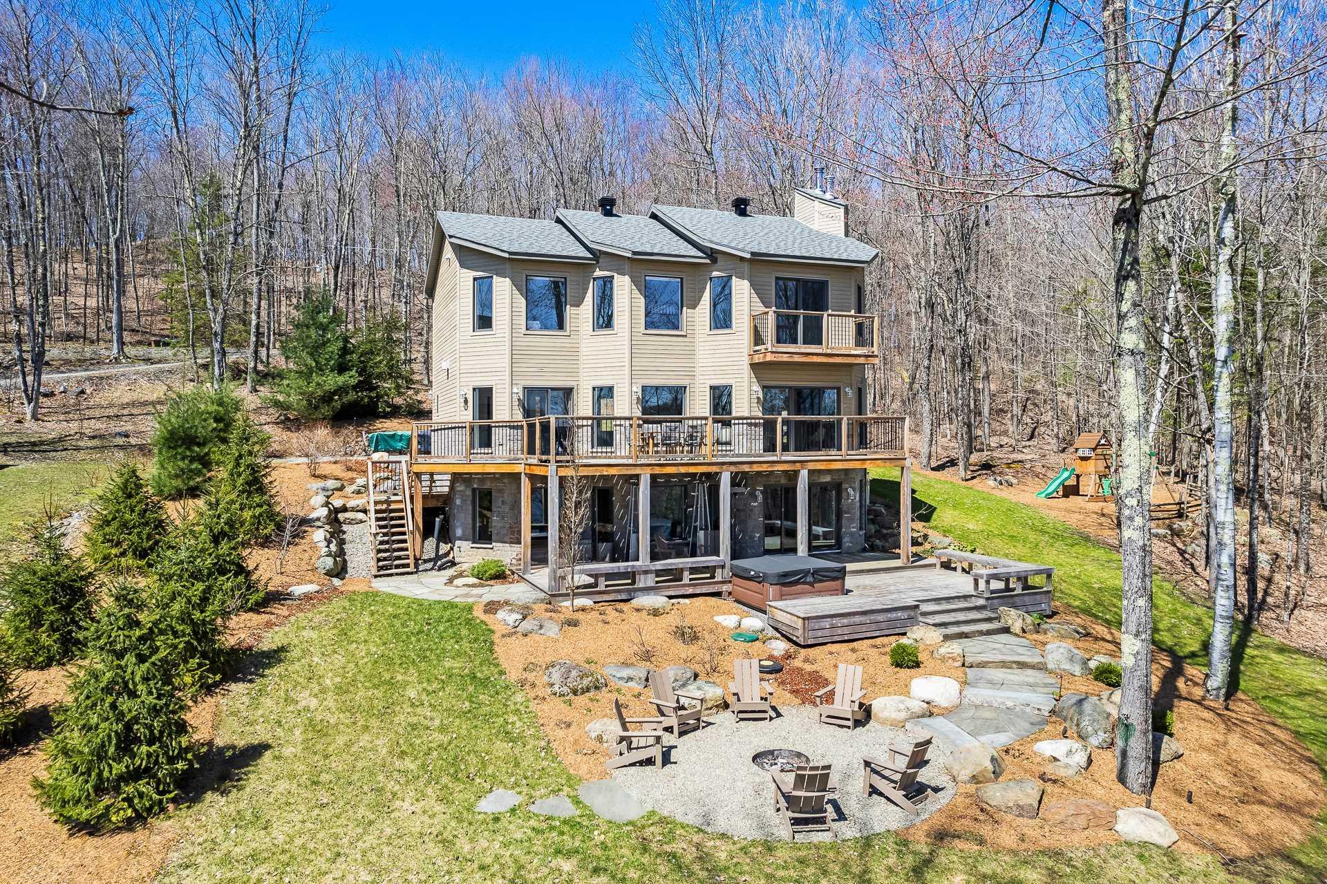 









251


Ch. des Bosquets-Fleuris

,
Stanstead - Canton,




QC
J1X3W4


