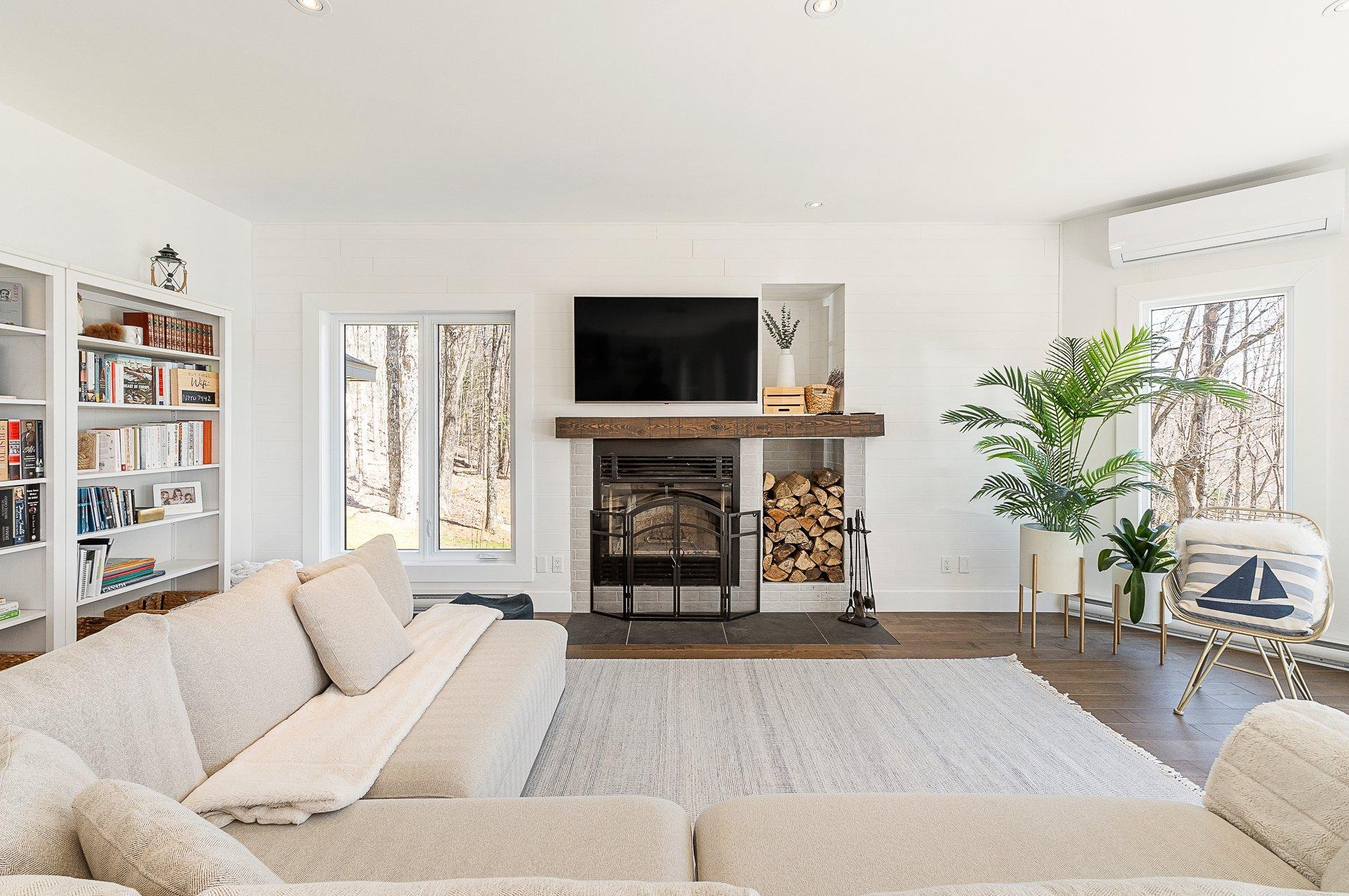 









251


Ch. des Bosquets-Fleuris

,
Stanstead - Canton,




QC
J1X3W4

