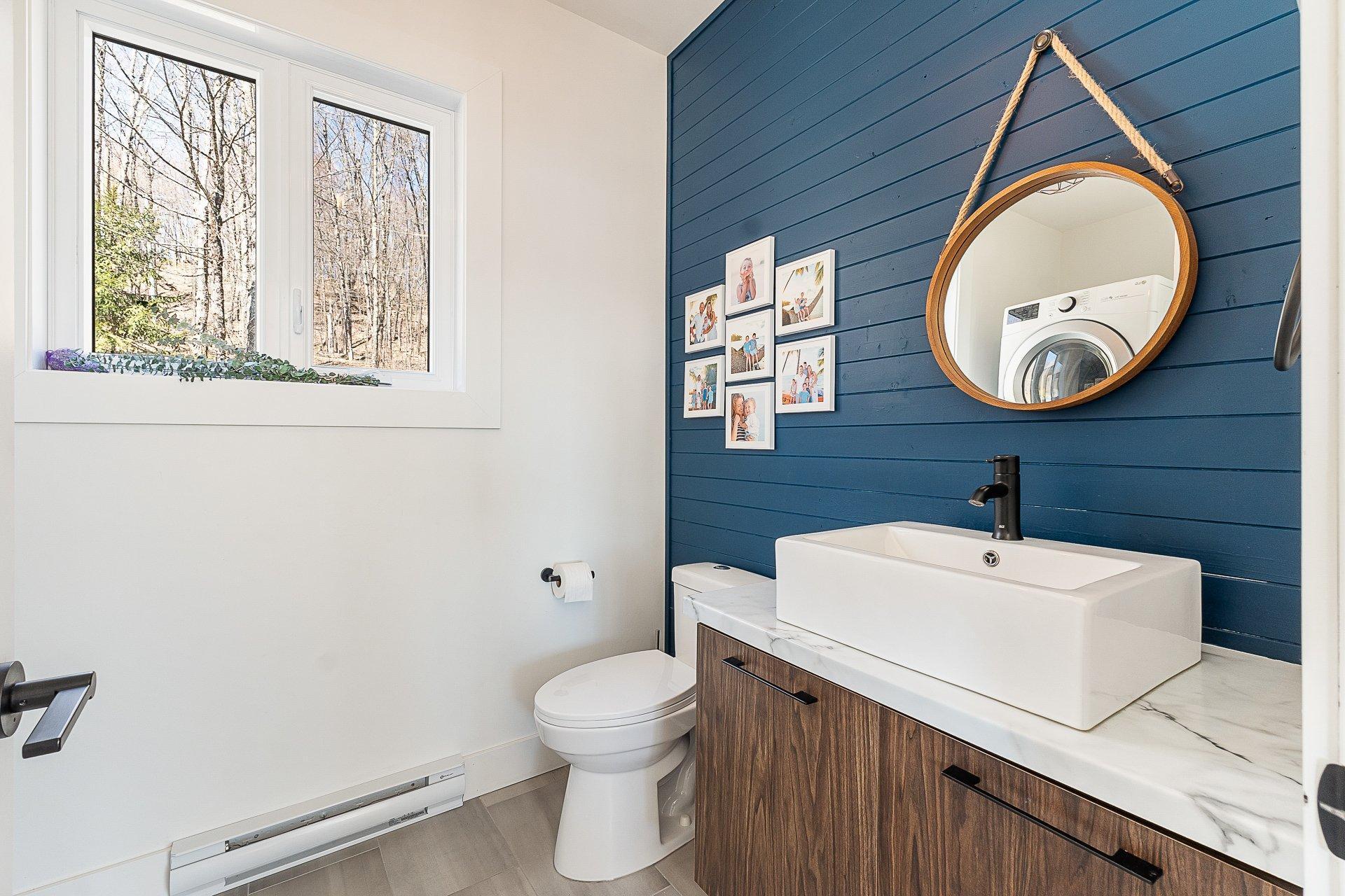 









251


Ch. des Bosquets-Fleuris

,
Stanstead - Canton,




QC
J1X3W4

