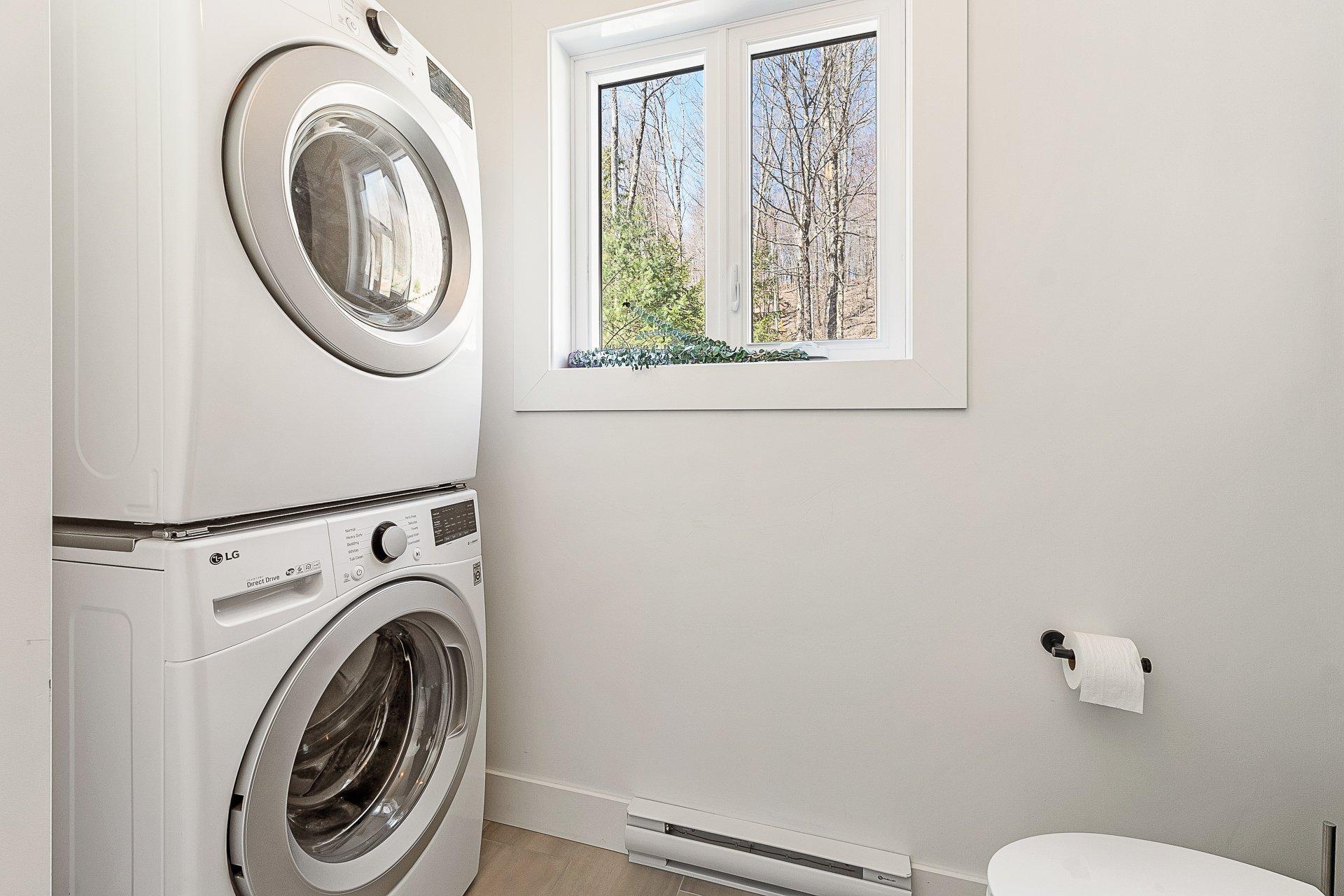 









251


Ch. des Bosquets-Fleuris

,
Stanstead - Canton,




QC
J1X3W4

