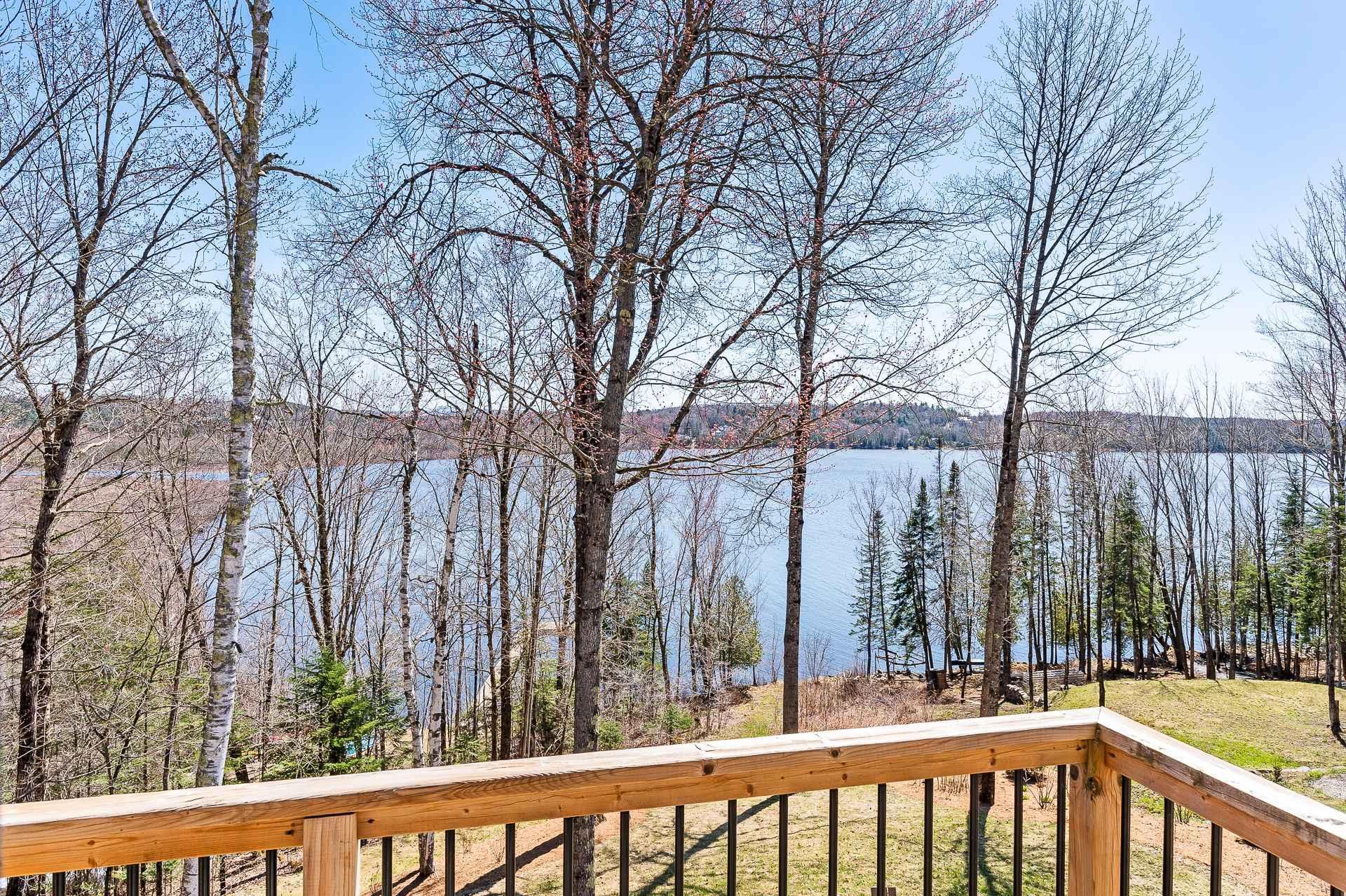 









251


Ch. des Bosquets-Fleuris

,
Stanstead - Canton,




QC
J1X3W4

