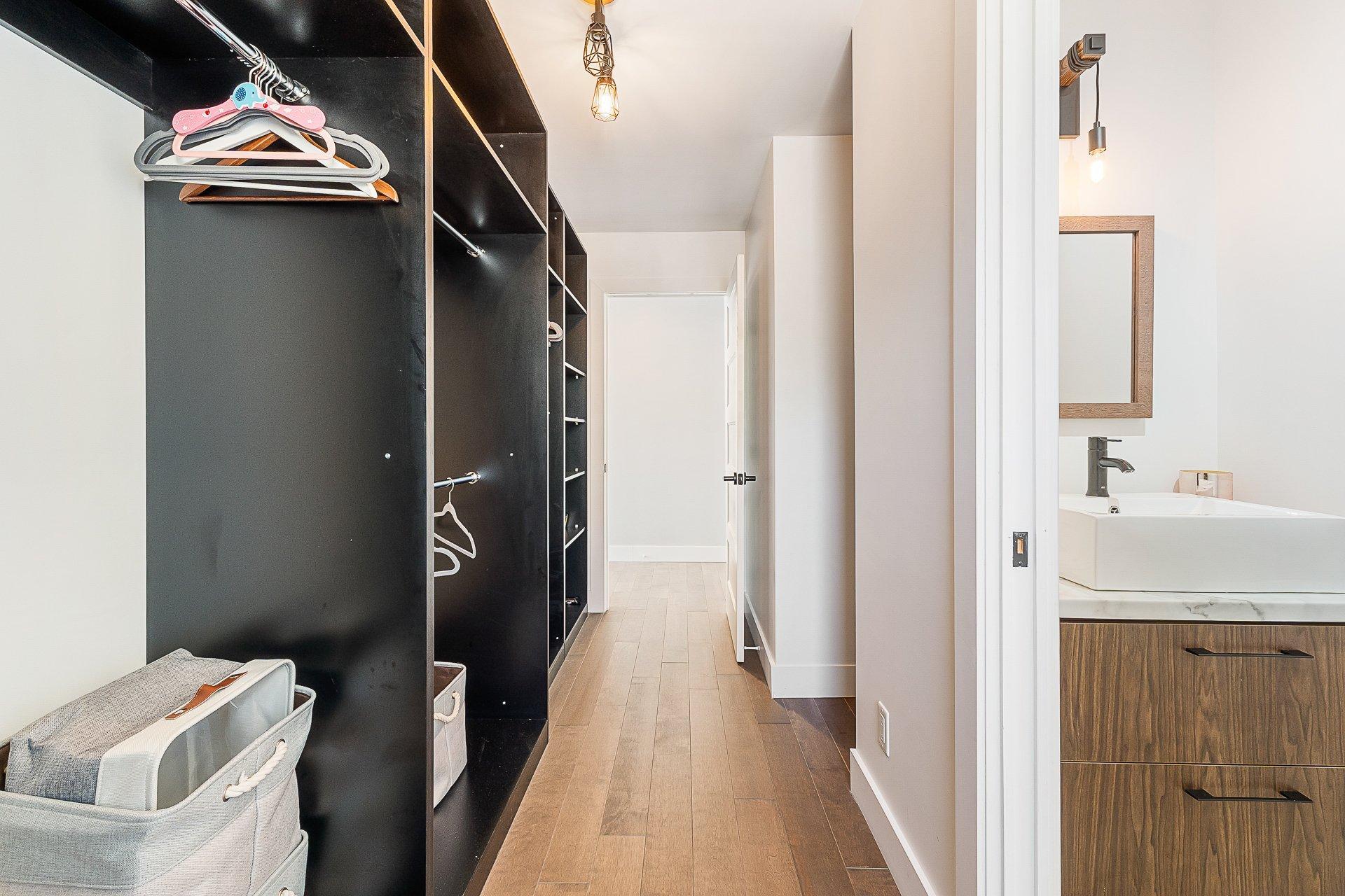 









251


Ch. des Bosquets-Fleuris

,
Stanstead - Canton,




QC
J1X3W4


