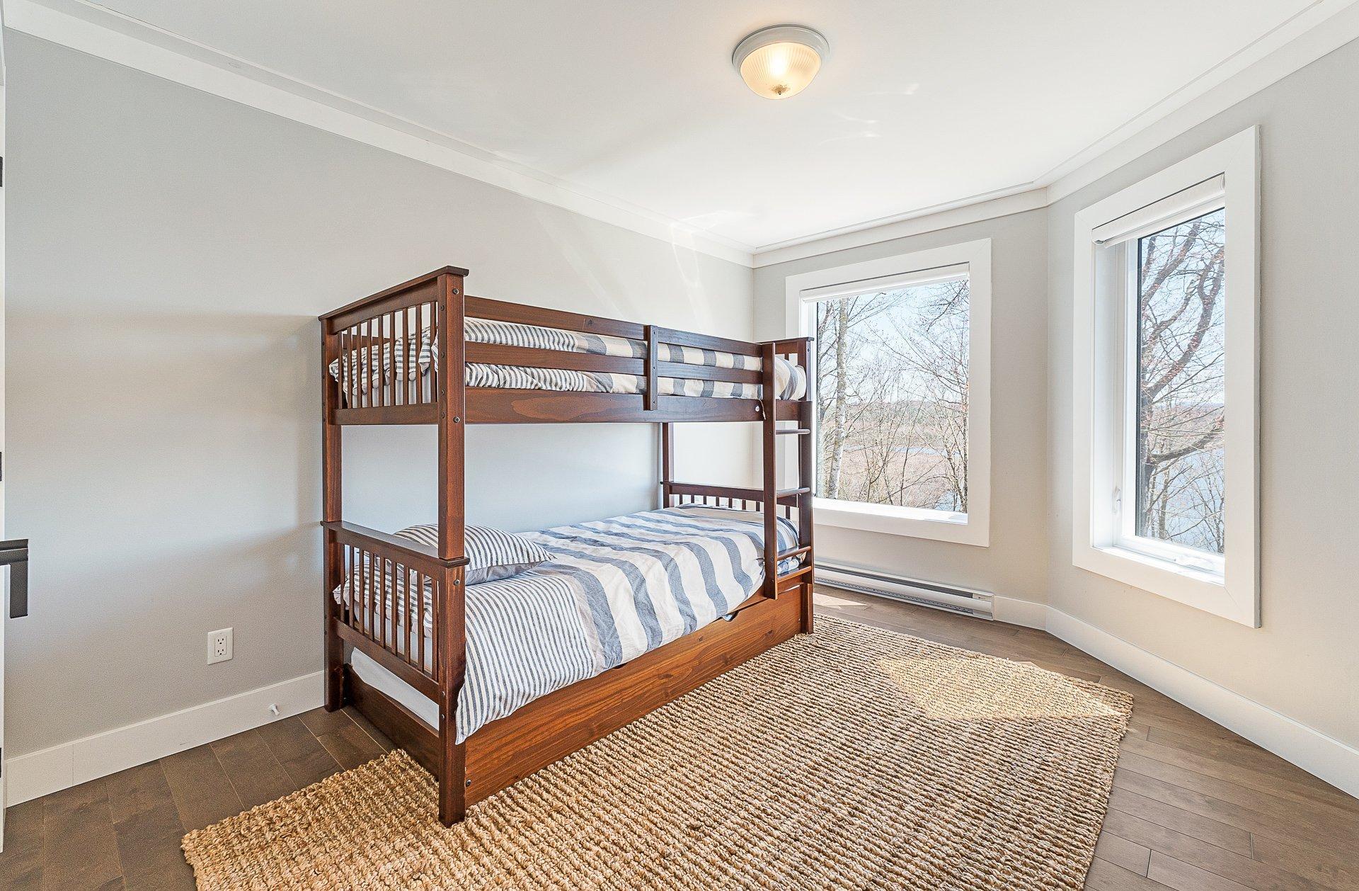 









251


Ch. des Bosquets-Fleuris

,
Stanstead - Canton,




QC
J1X3W4

