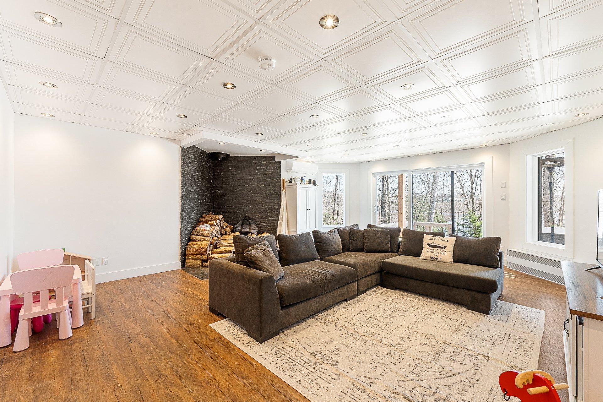 









251


Ch. des Bosquets-Fleuris

,
Stanstead - Canton,




QC
J1X3W4

