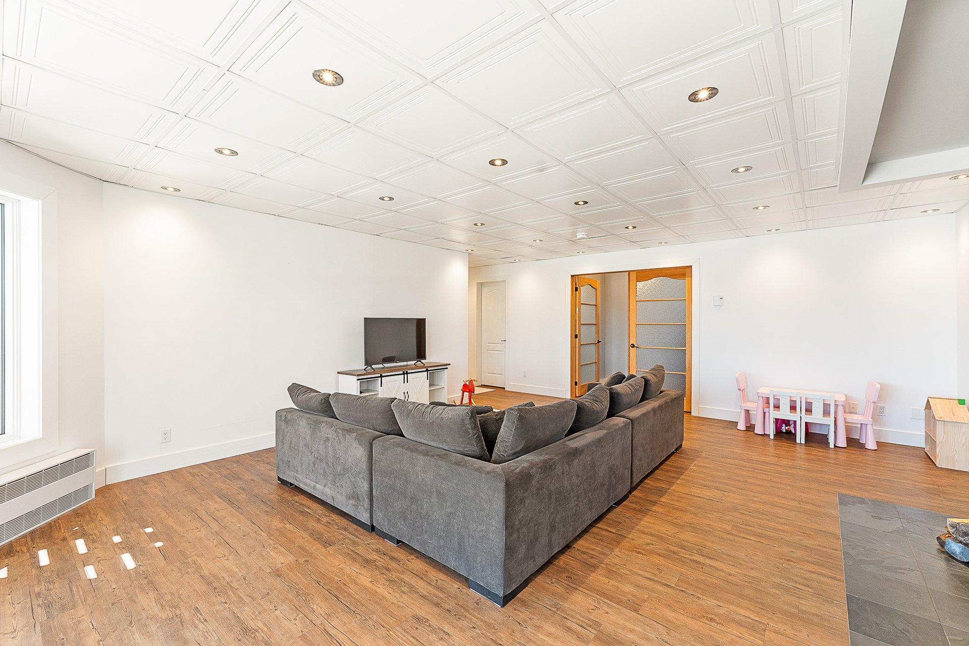 









251


Ch. des Bosquets-Fleuris

,
Stanstead - Canton,




QC
J1X3W4

