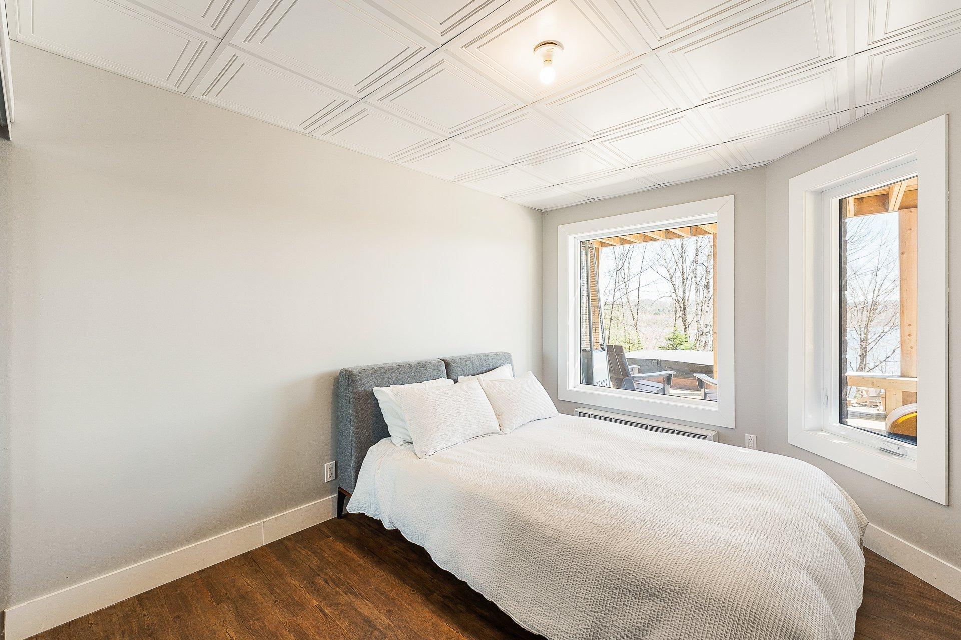 









251


Ch. des Bosquets-Fleuris

,
Stanstead - Canton,




QC
J1X3W4


