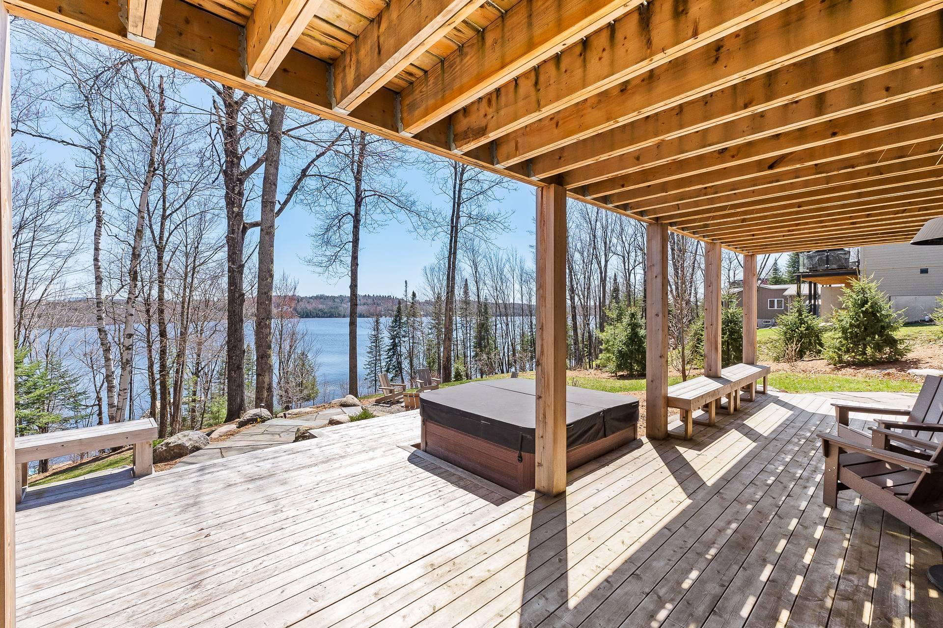 









251


Ch. des Bosquets-Fleuris

,
Stanstead - Canton,




QC
J1X3W4

