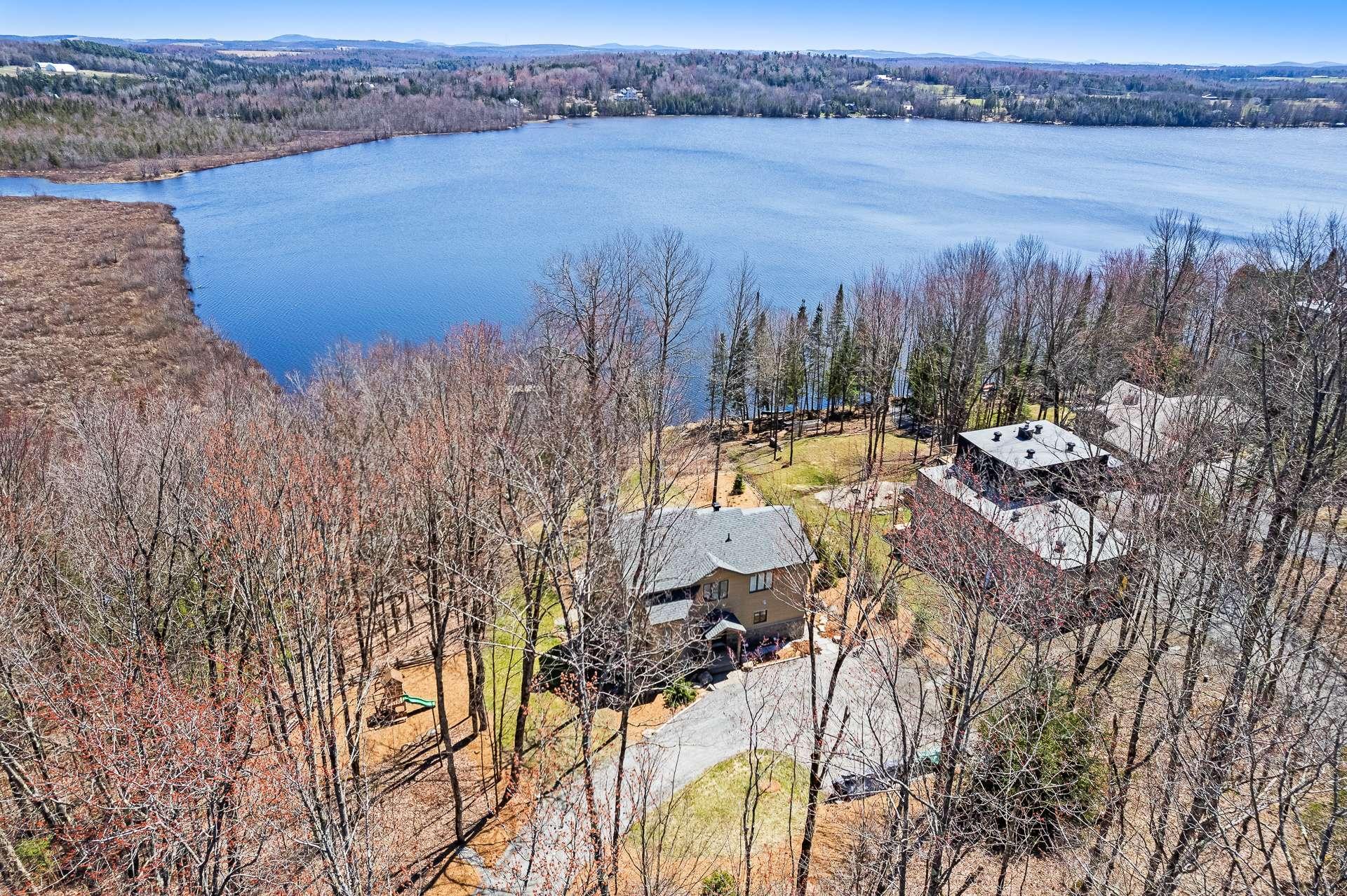 









251


Ch. des Bosquets-Fleuris

,
Stanstead - Canton,




QC
J1X3W4


