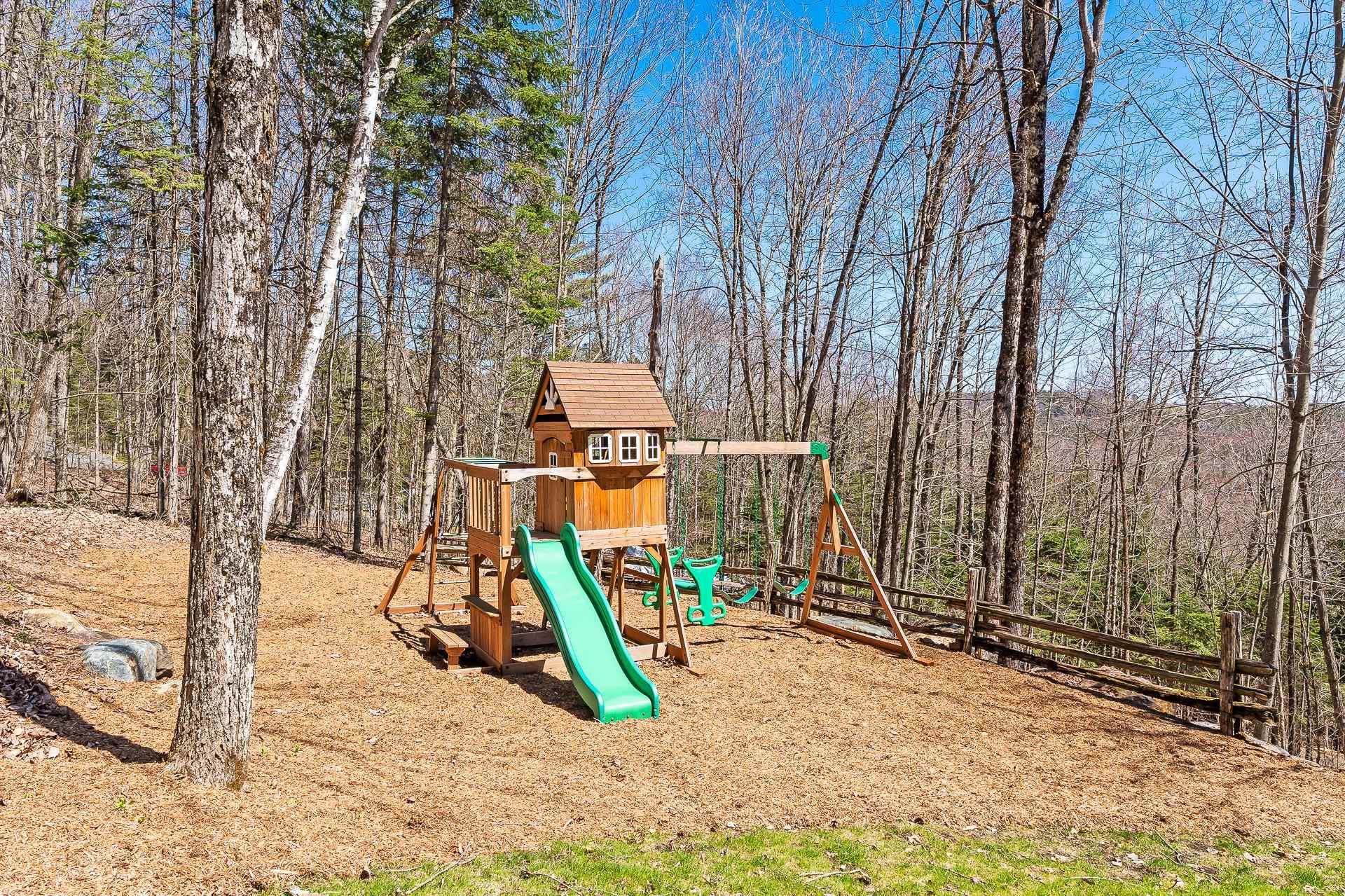 









251


Ch. des Bosquets-Fleuris

,
Stanstead - Canton,




QC
J1X3W4

