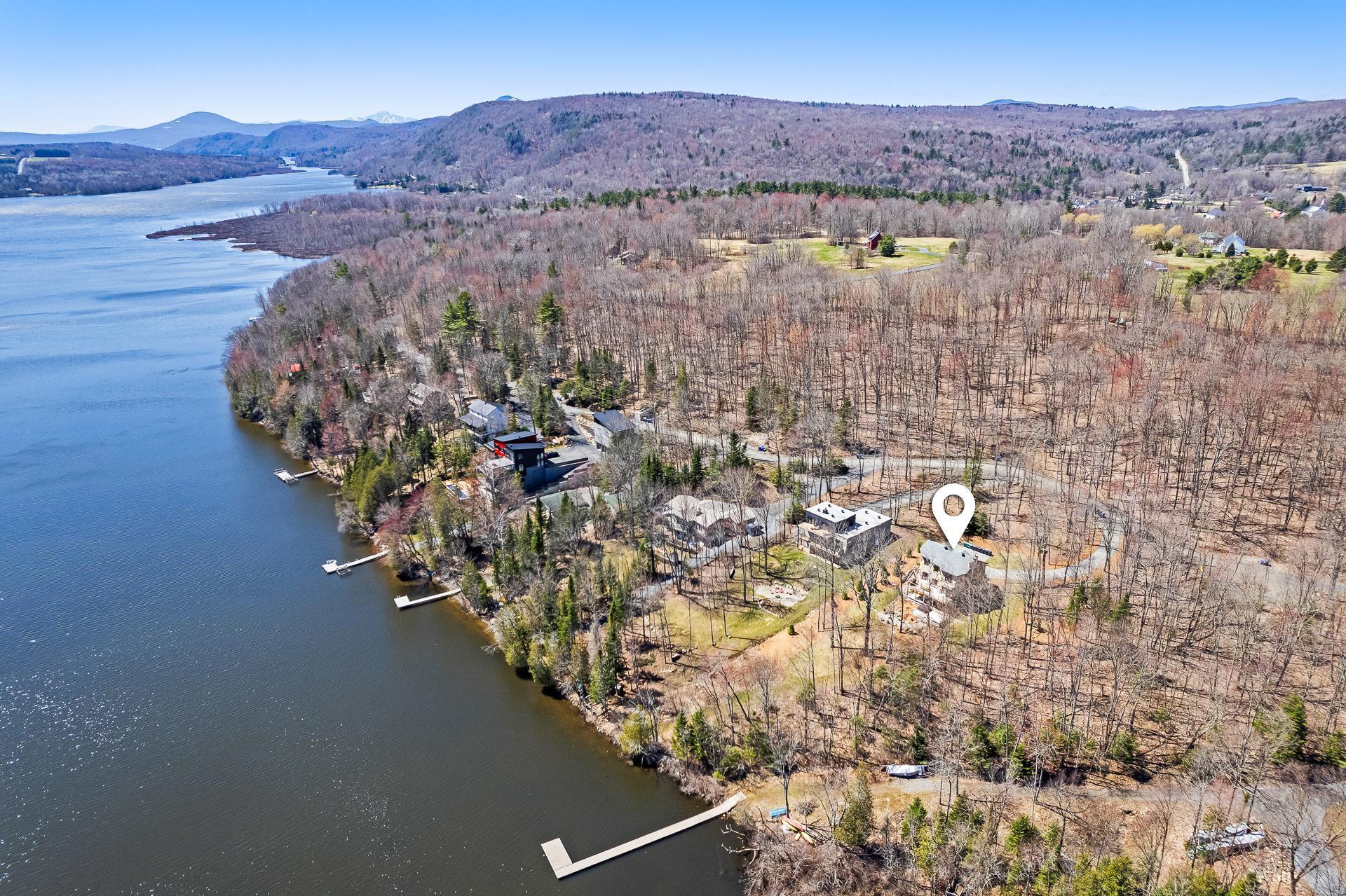 









251


Ch. des Bosquets-Fleuris

,
Stanstead - Canton,




QC
J1X3W4

