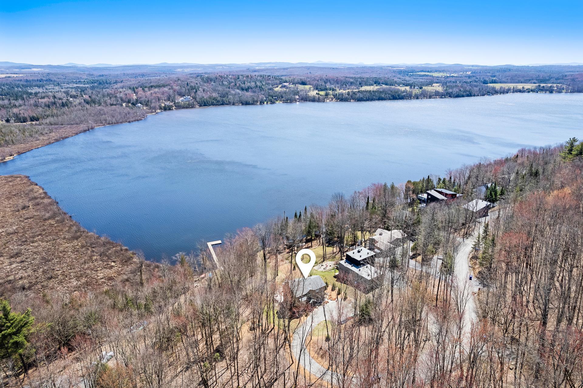 









251


Ch. des Bosquets-Fleuris

,
Stanstead - Canton,




QC
J1X3W4

