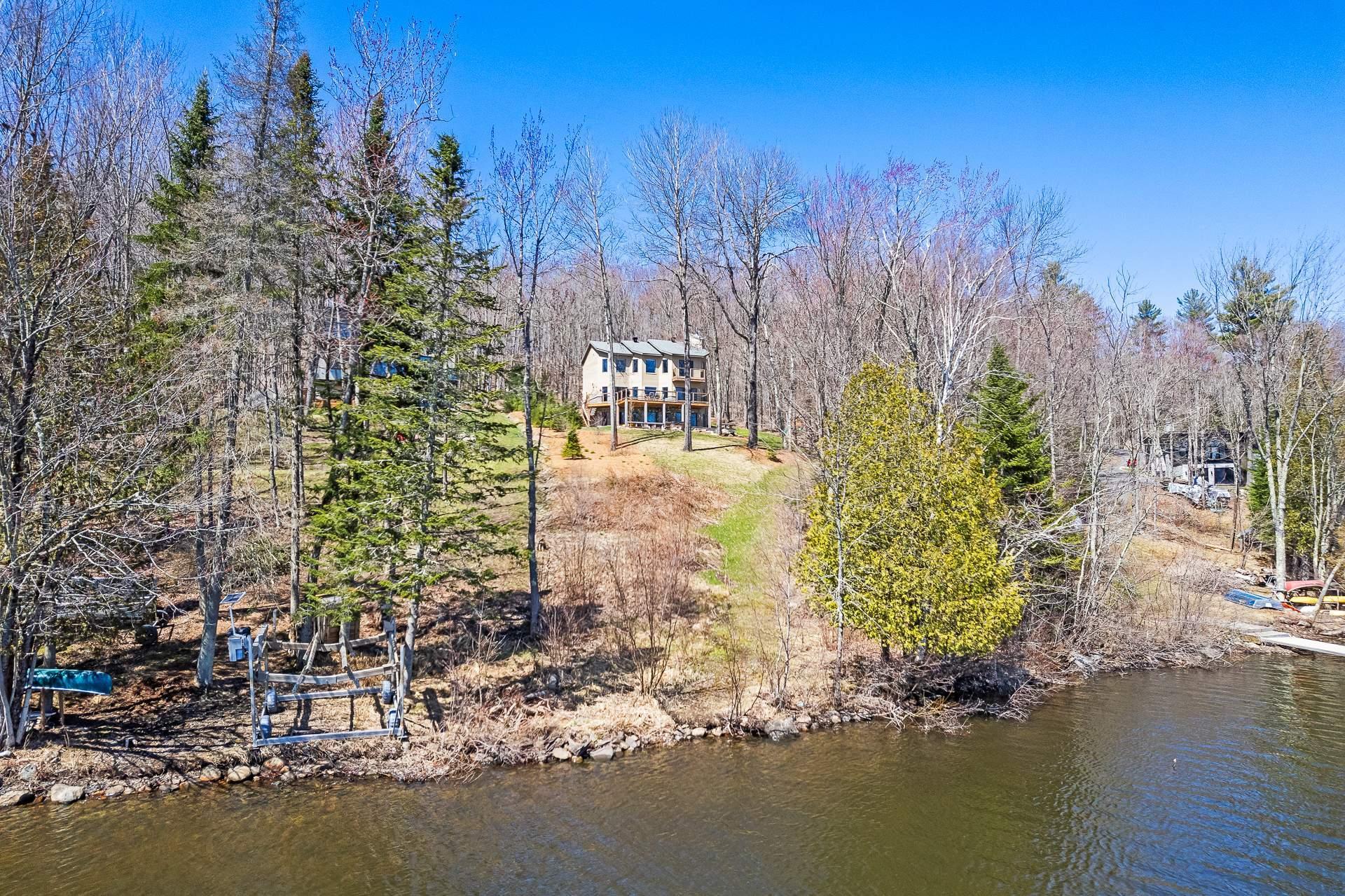 









251


Ch. des Bosquets-Fleuris

,
Stanstead - Canton,




QC
J1X3W4

