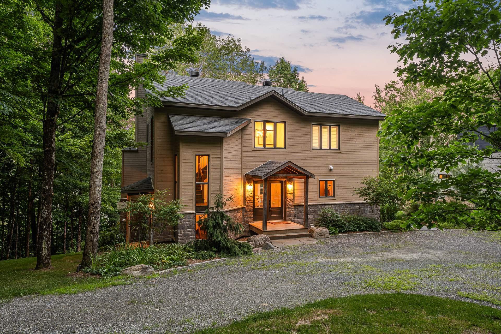 









251


Ch. des Bosquets-Fleuris

,
Stanstead - Canton,




QC
J1X3W4

