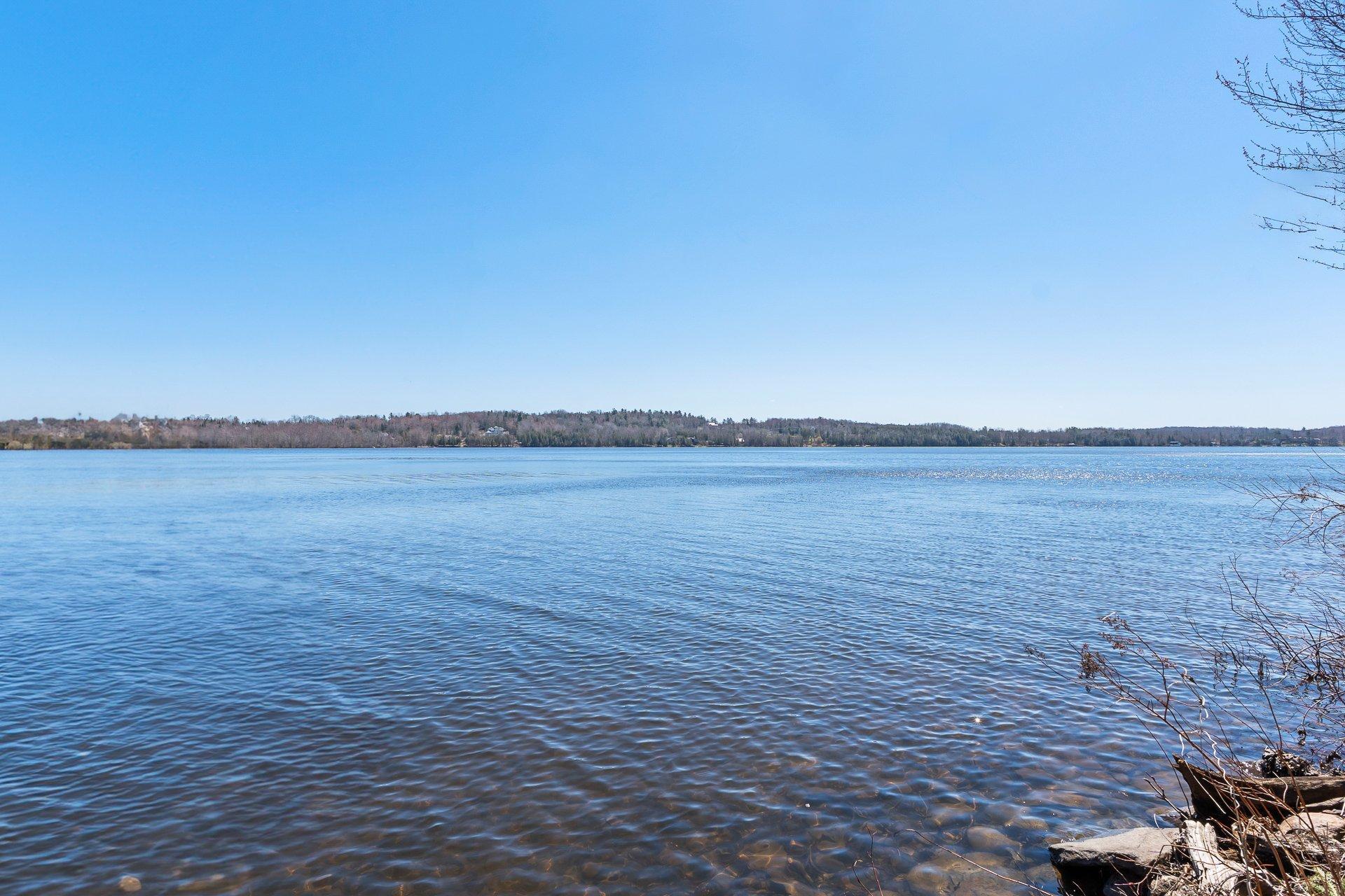 









251


Ch. des Bosquets-Fleuris

,
Stanstead - Canton,




QC
J1X3W4

