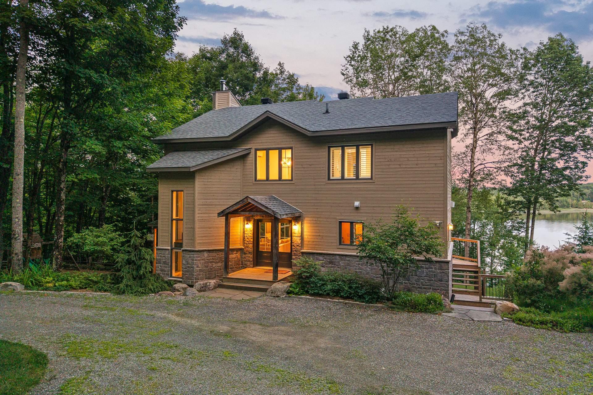 









251


Ch. des Bosquets-Fleuris

,
Stanstead - Canton,




QC
J1X3W4

