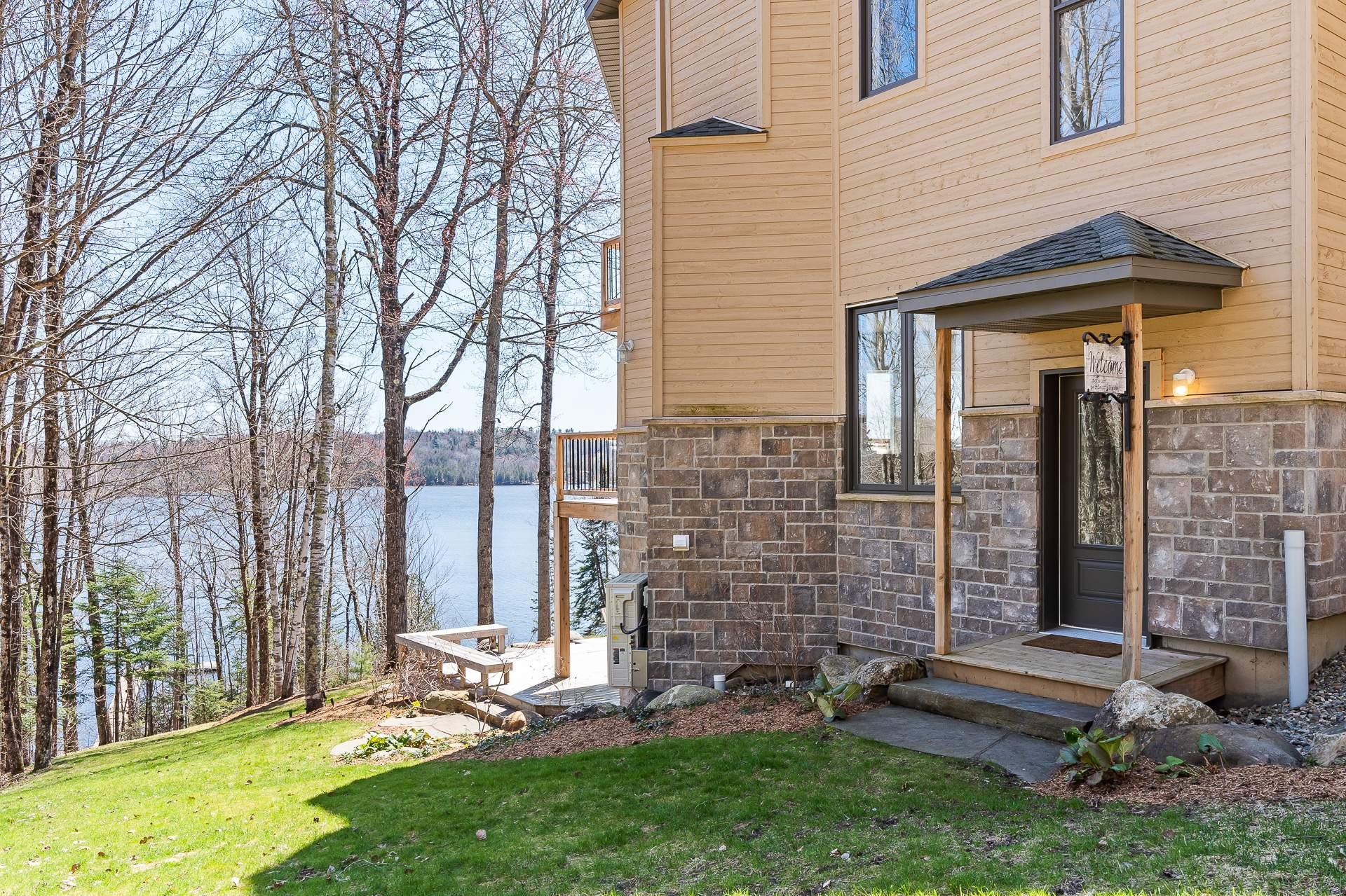 









251


Ch. des Bosquets-Fleuris

,
Stanstead - Canton,




QC
J1X3W4

