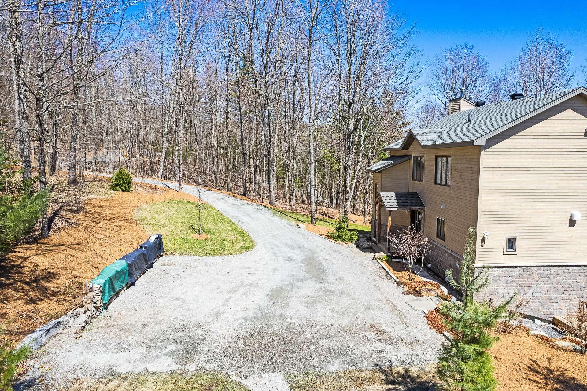 









251


Ch. des Bosquets-Fleuris

,
Stanstead - Canton,




QC
J1X3W4

