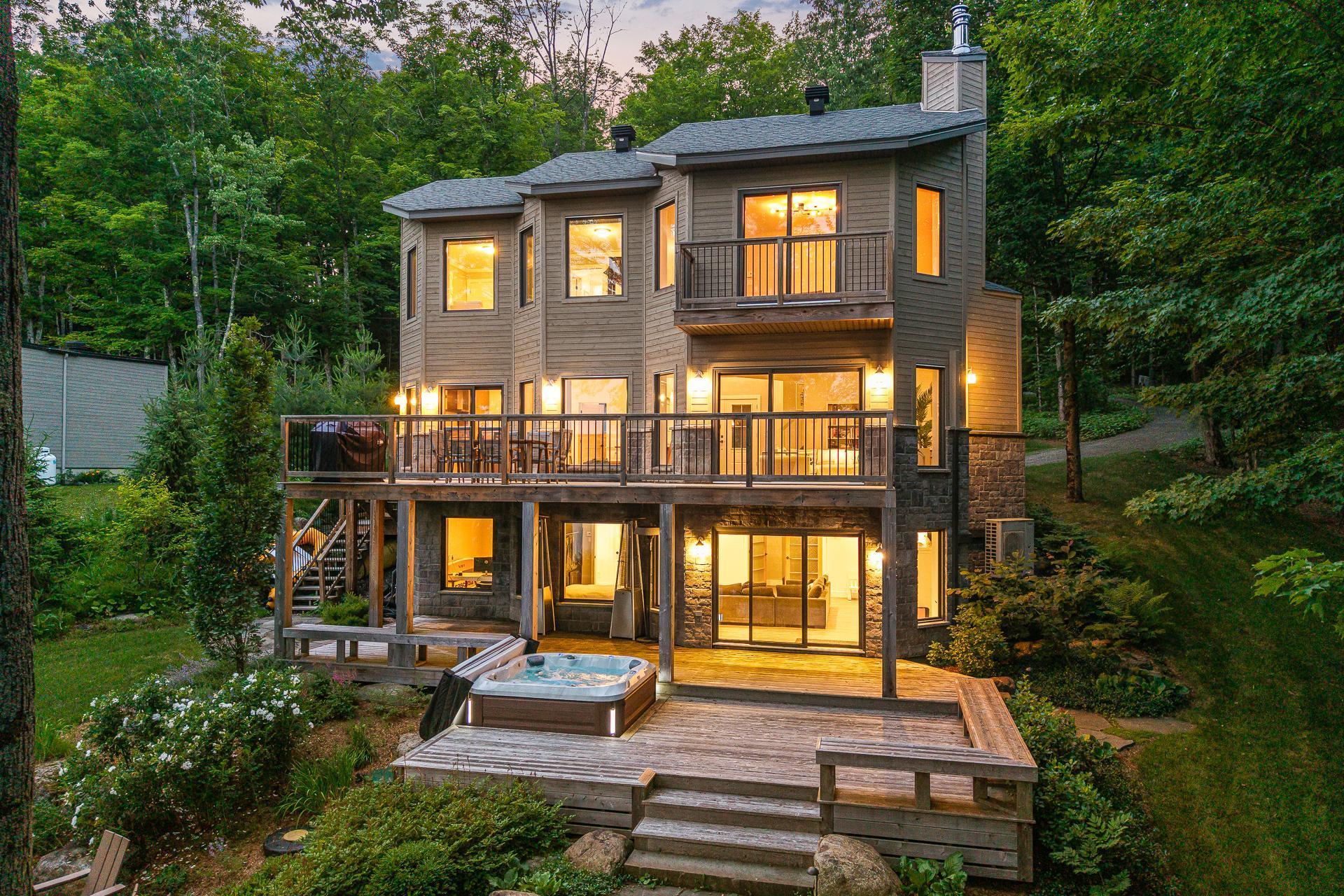 









251


Ch. des Bosquets-Fleuris

,
Stanstead - Canton,




QC
J1X3W4

