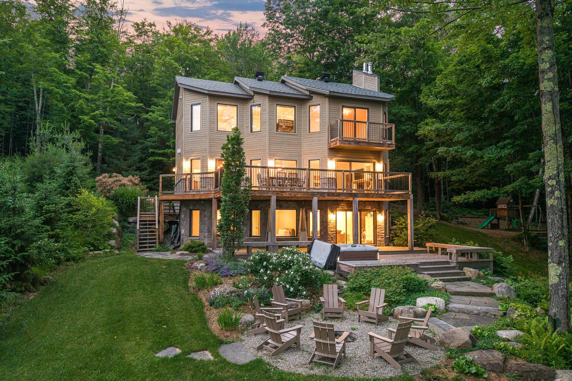 









251


Ch. des Bosquets-Fleuris

,
Stanstead - Canton,




QC
J1X3W4

