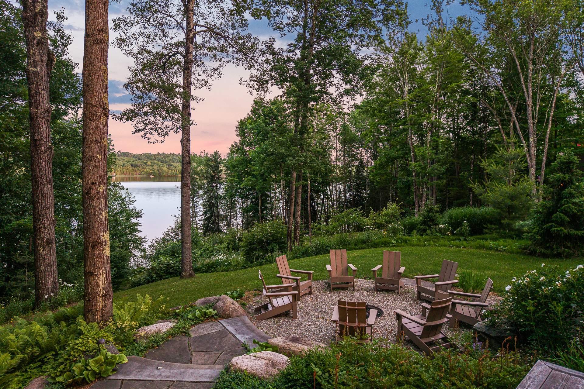 









251


Ch. des Bosquets-Fleuris

,
Stanstead - Canton,




QC
J1X3W4

