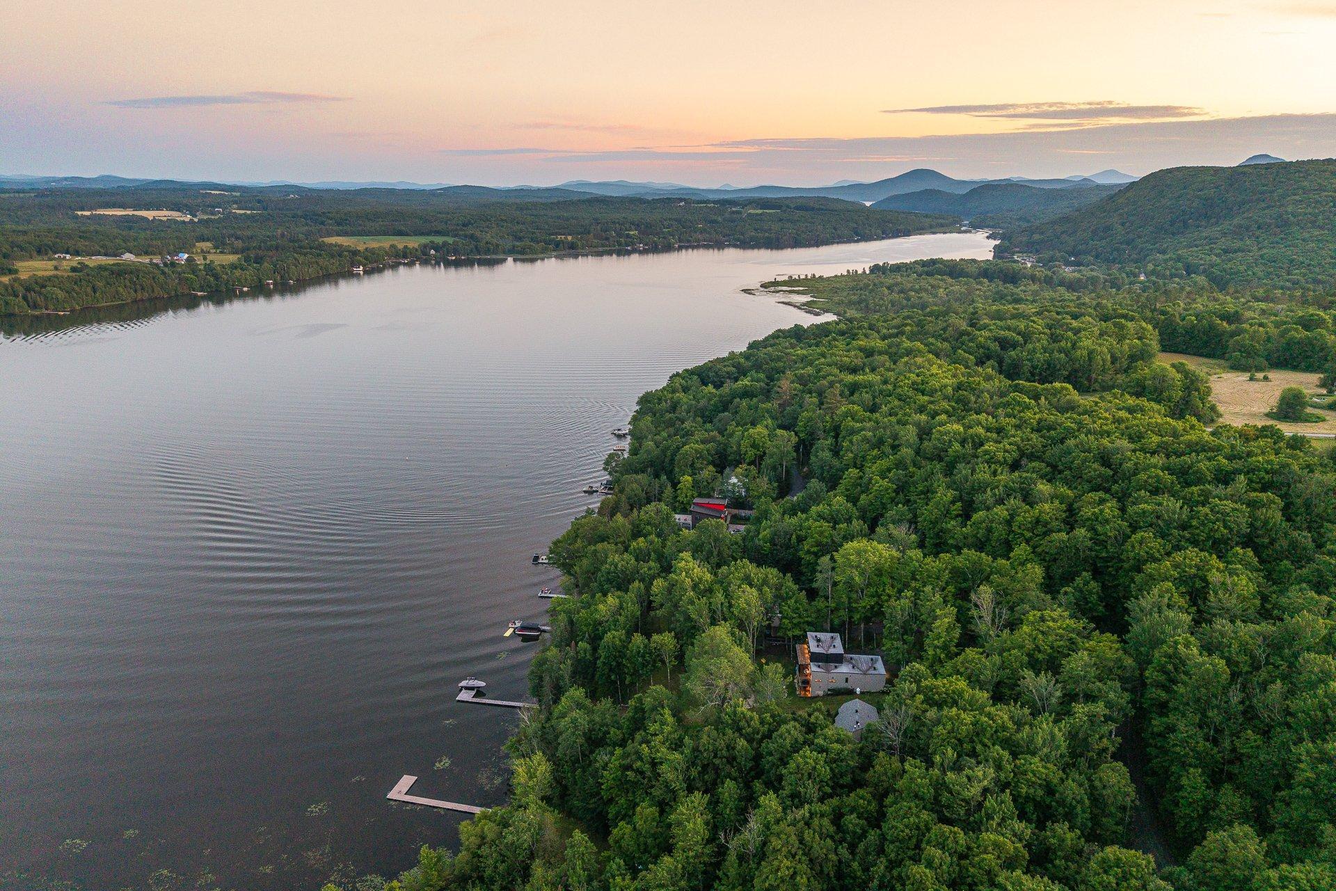 









251


Ch. des Bosquets-Fleuris

,
Stanstead - Canton,




QC
J1X3W4

