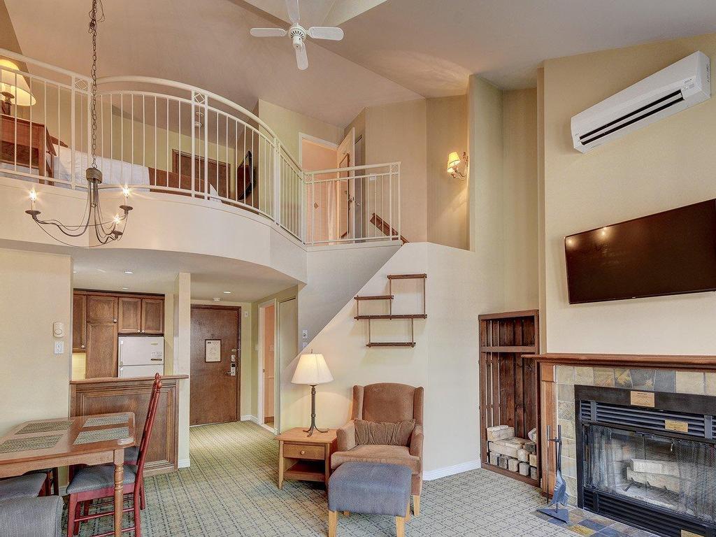 









118


Ch. de Kandahar

, 405,
Mont-Tremblant,




QC
J8E1B1

