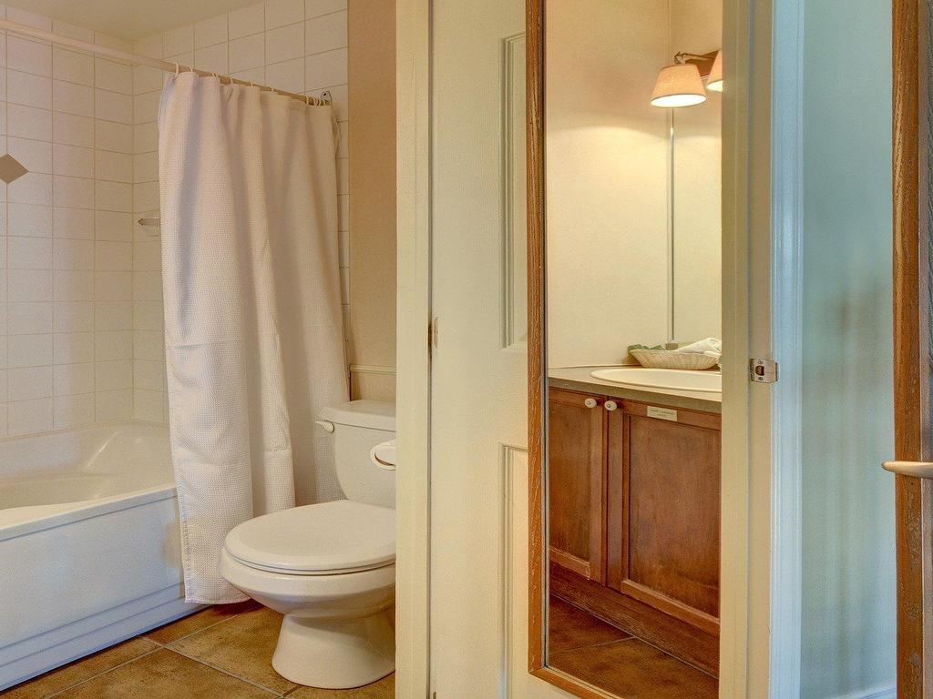 









118


Ch. de Kandahar

, 405,
Mont-Tremblant,




QC
J8E1B1

