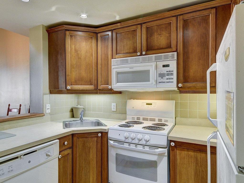 









118


Ch. de Kandahar

, 405,
Mont-Tremblant,




QC
J8E1B1

