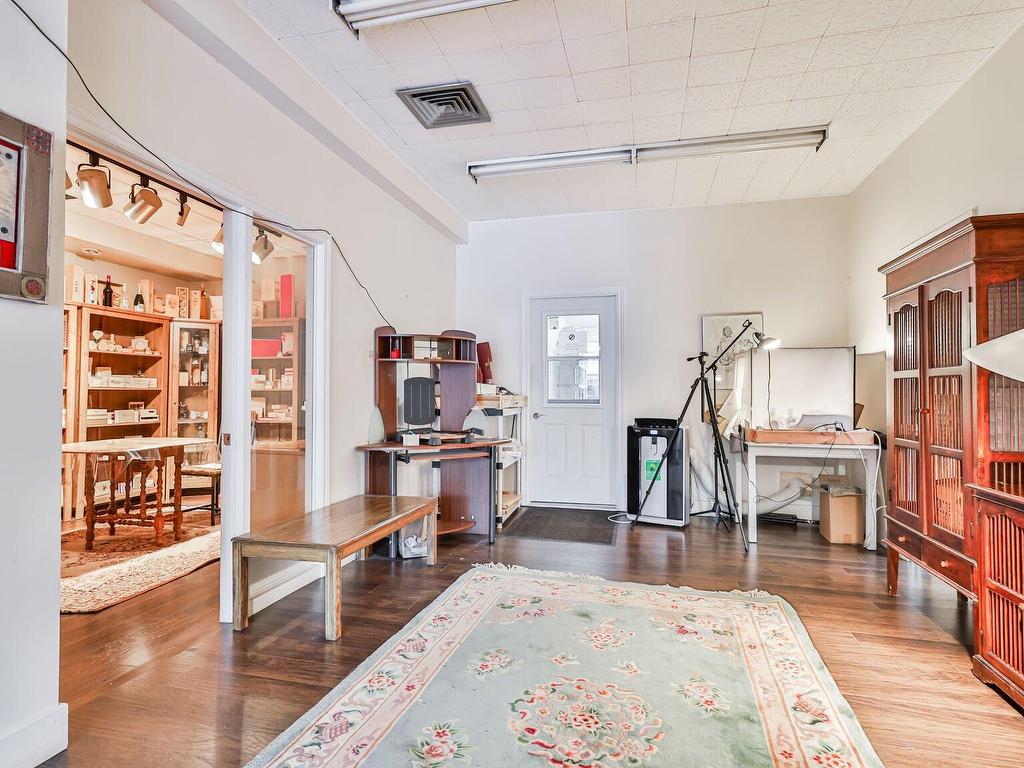 









9770


Rue St-Urbain

,
Montréal (Ahuntsic-Cartierville),




QC
H3L2T2

