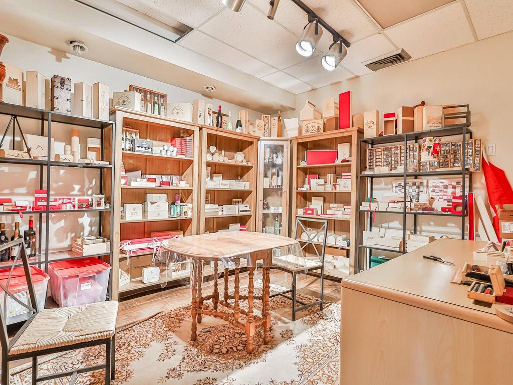 









9770


Rue St-Urbain

,
Montréal (Ahuntsic-Cartierville),




QC
H3L2T2

