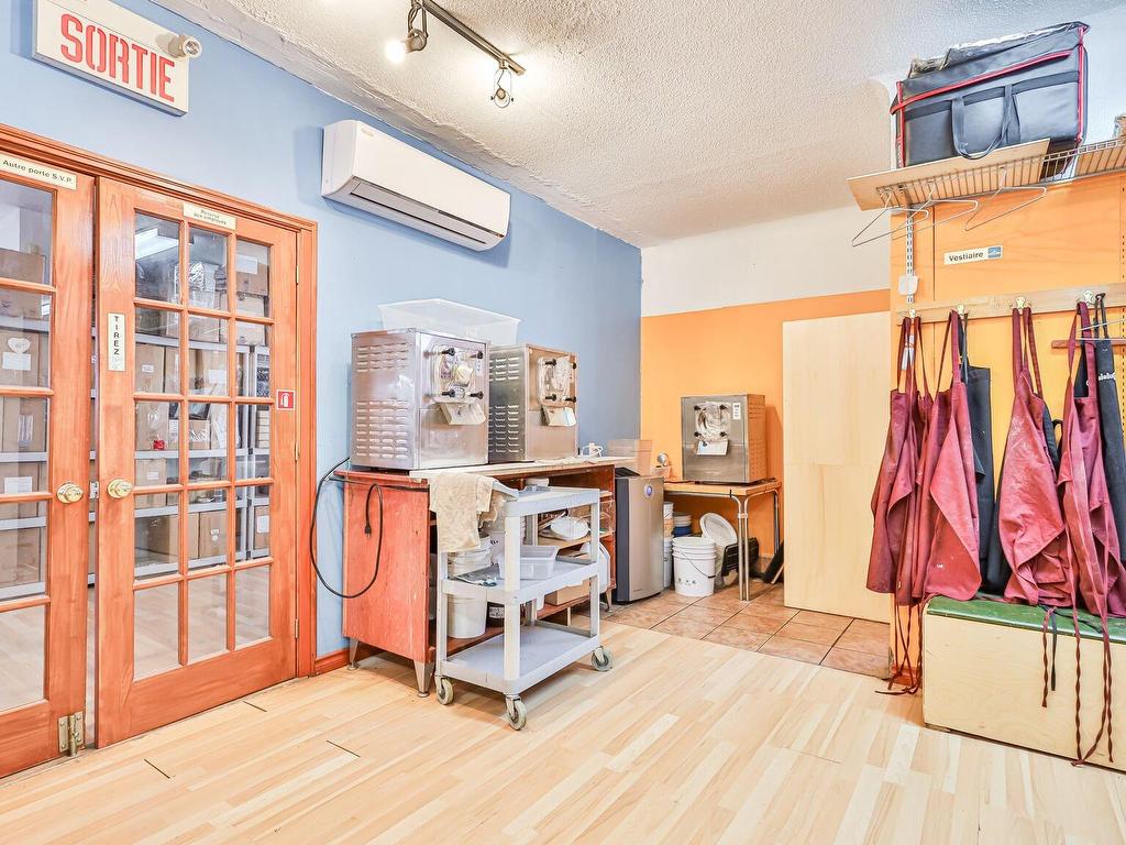 









9770


Rue St-Urbain

,
Montréal (Ahuntsic-Cartierville),




QC
H3L2T2

