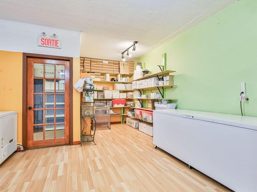 









9770


Rue St-Urbain

,
Montréal (Ahuntsic-Cartierville),




QC
H3L2T2

