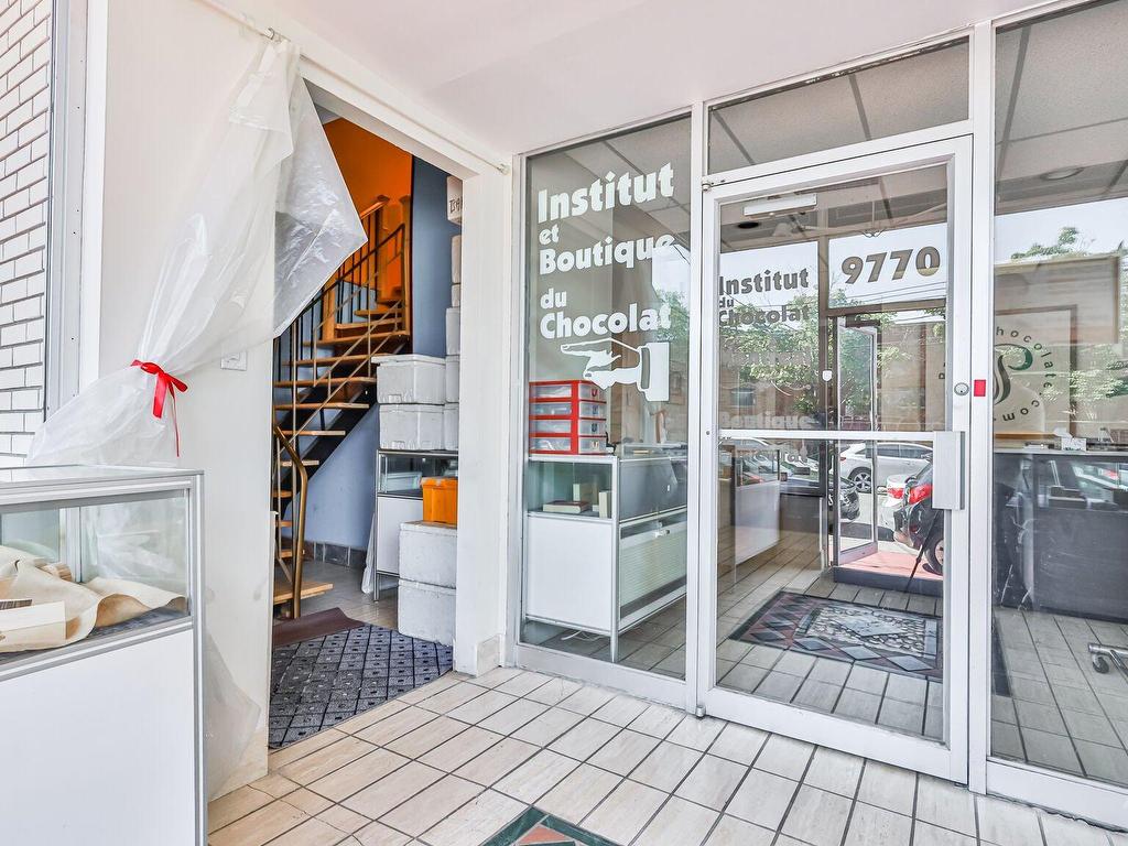 









9770


Rue St-Urbain

,
Montréal (Ahuntsic-Cartierville),




QC
H3L2T2

