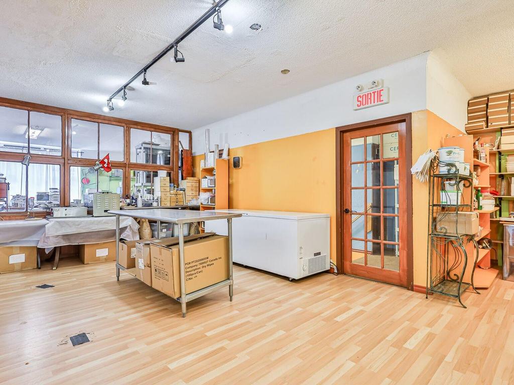 









9770


Rue St-Urbain

,
Montréal (Ahuntsic-Cartierville),




QC
H3L2T2

