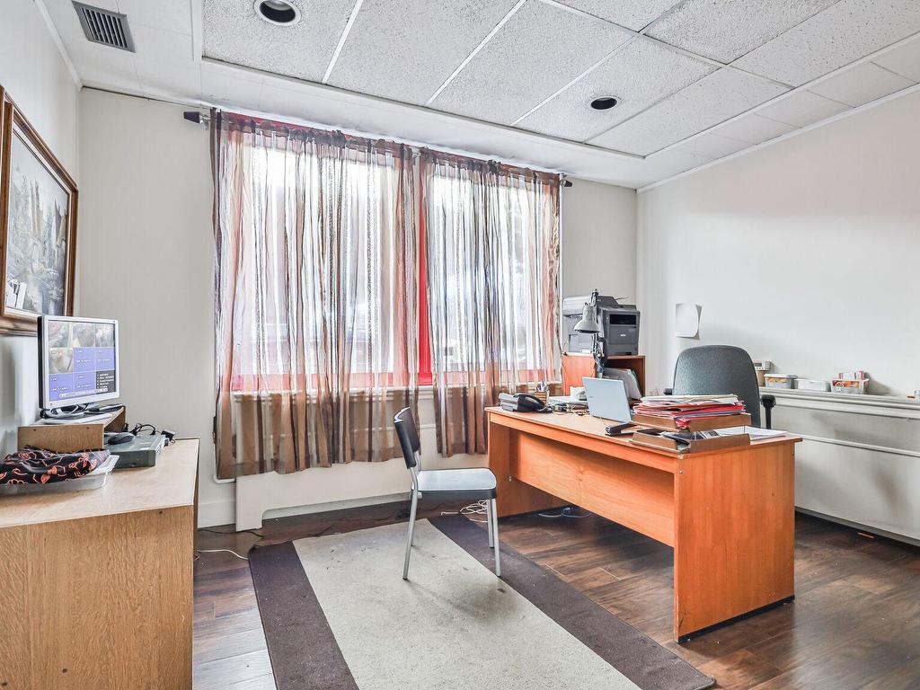 









9770


Rue St-Urbain

,
Montréal (Ahuntsic-Cartierville),




QC
H3L2T2

