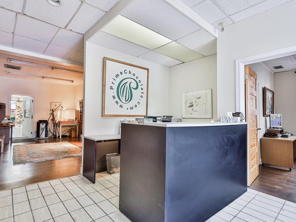 









9770


Rue St-Urbain

,
Montréal (Ahuntsic-Cartierville),




QC
H3L2T2

