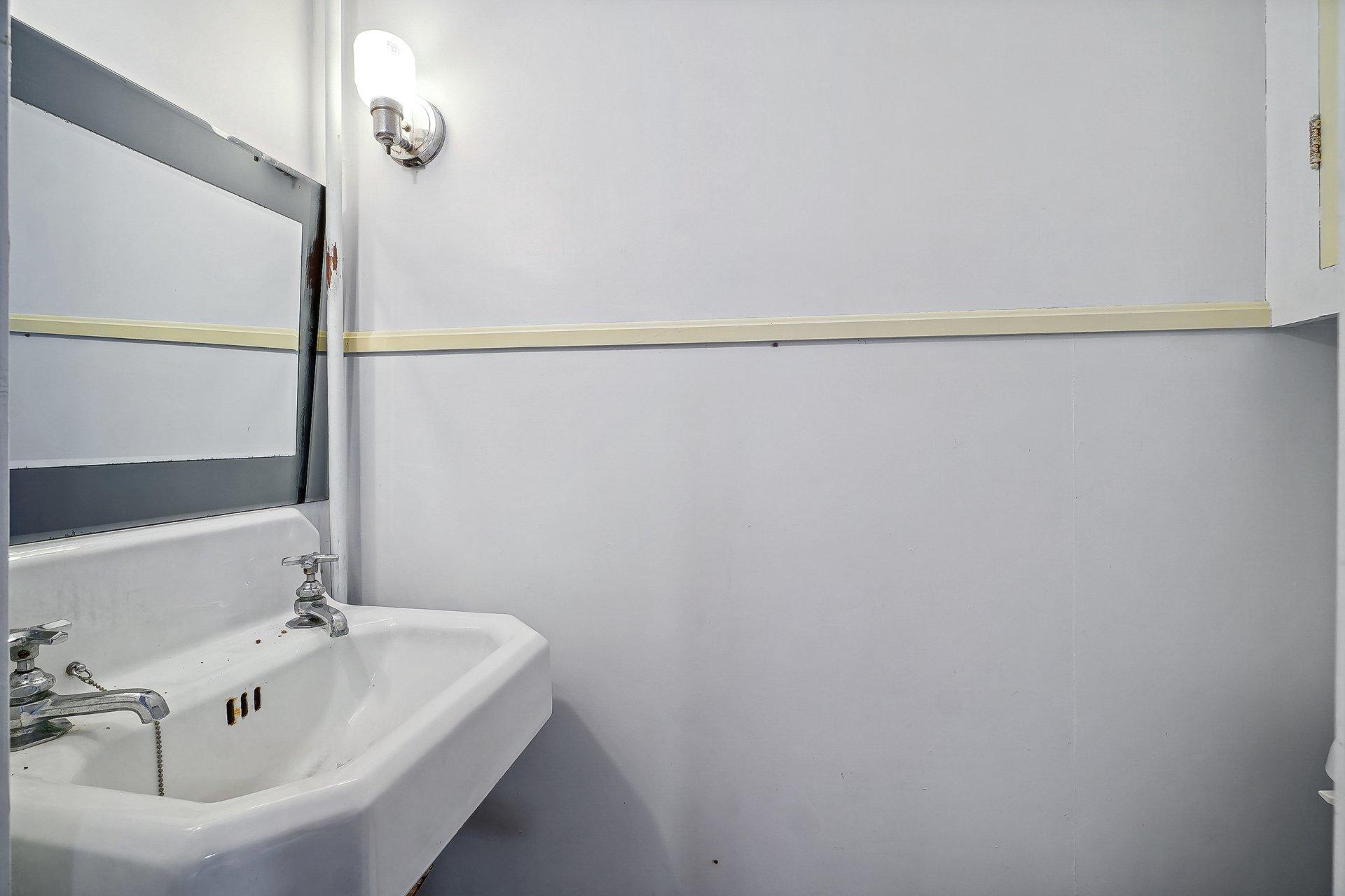 









1066


Ch. de la Montagne

,
Mont-Saint-Hilaire,




QC
J3G4S6

