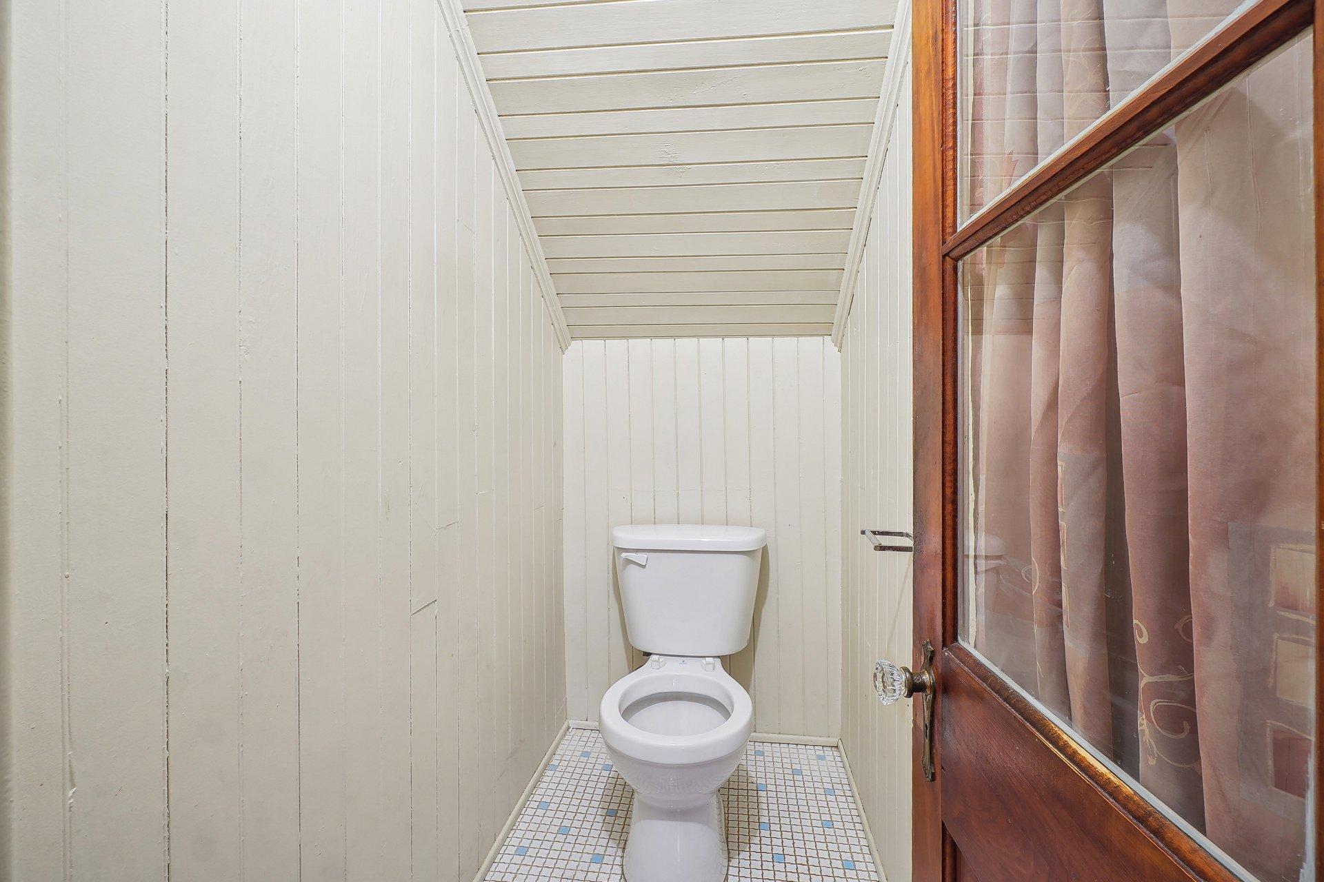 









1066


Ch. de la Montagne

,
Mont-Saint-Hilaire,




QC
J3G4S6

