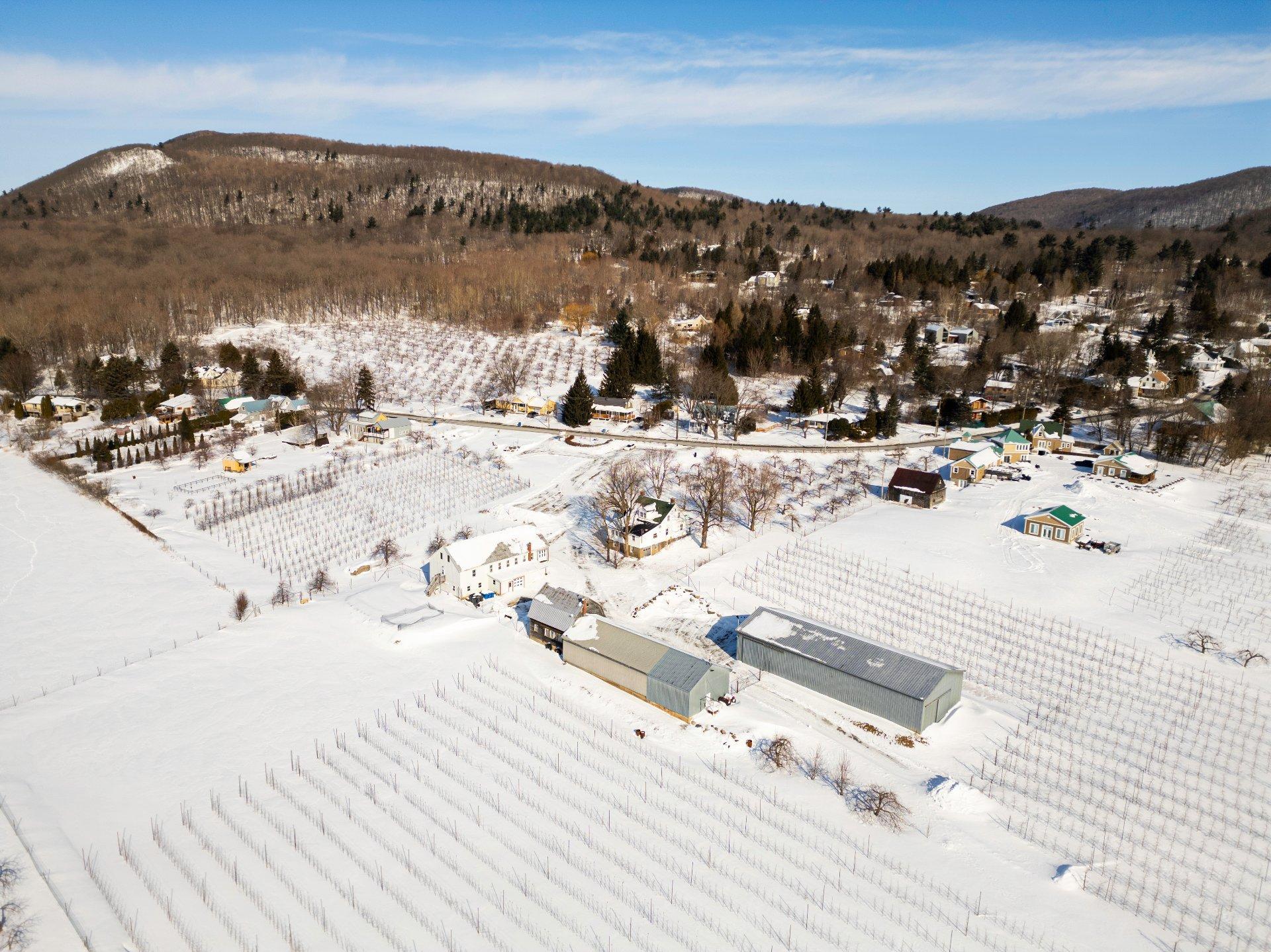 









1066


Ch. de la Montagne

,
Mont-Saint-Hilaire,




QC
J3G4S6

