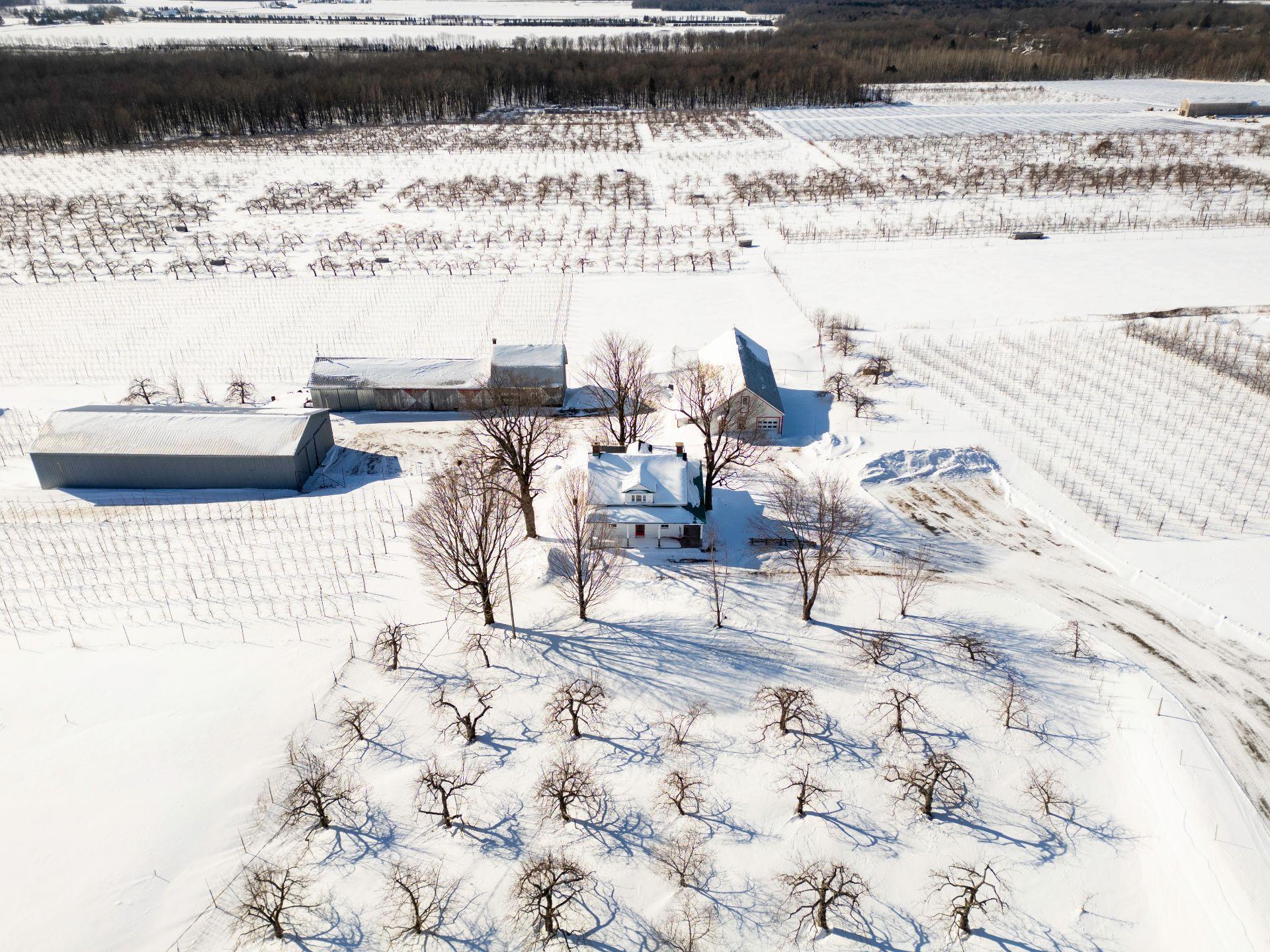 









1066


Ch. de la Montagne

,
Mont-Saint-Hilaire,




QC
J3G4S6

