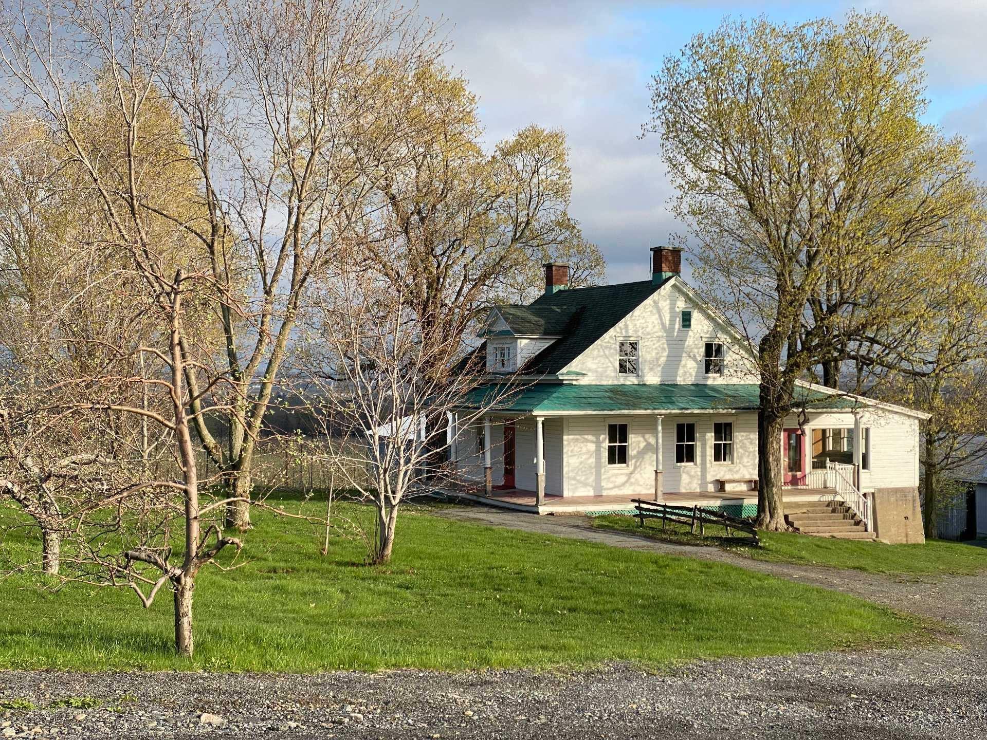 









1066


Ch. de la Montagne

,
Mont-Saint-Hilaire,




QC
J3G4S6

