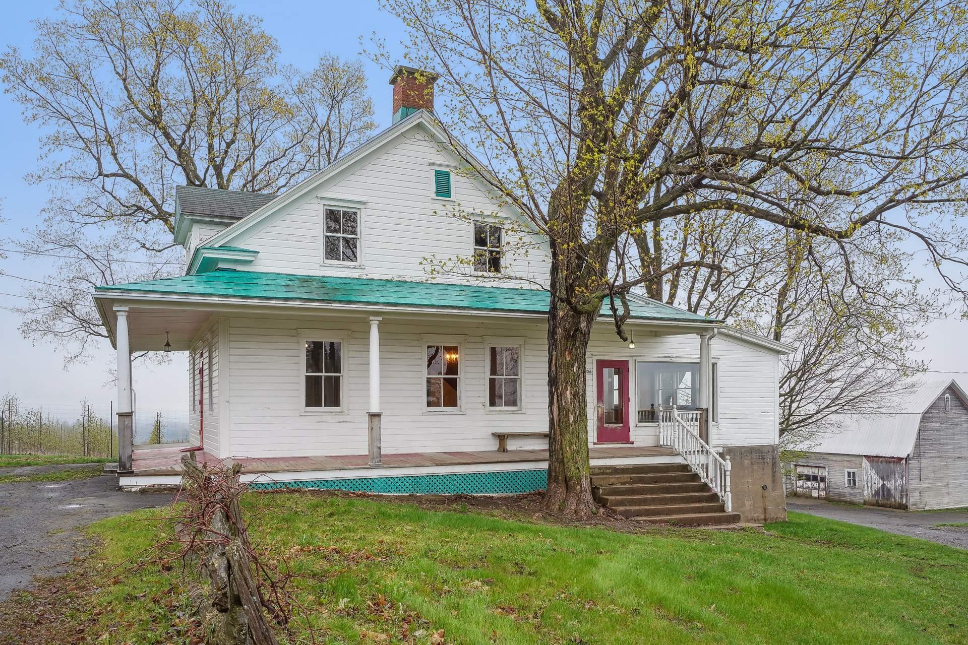 









1066


Ch. de la Montagne

,
Mont-Saint-Hilaire,




QC
J3G4S6

