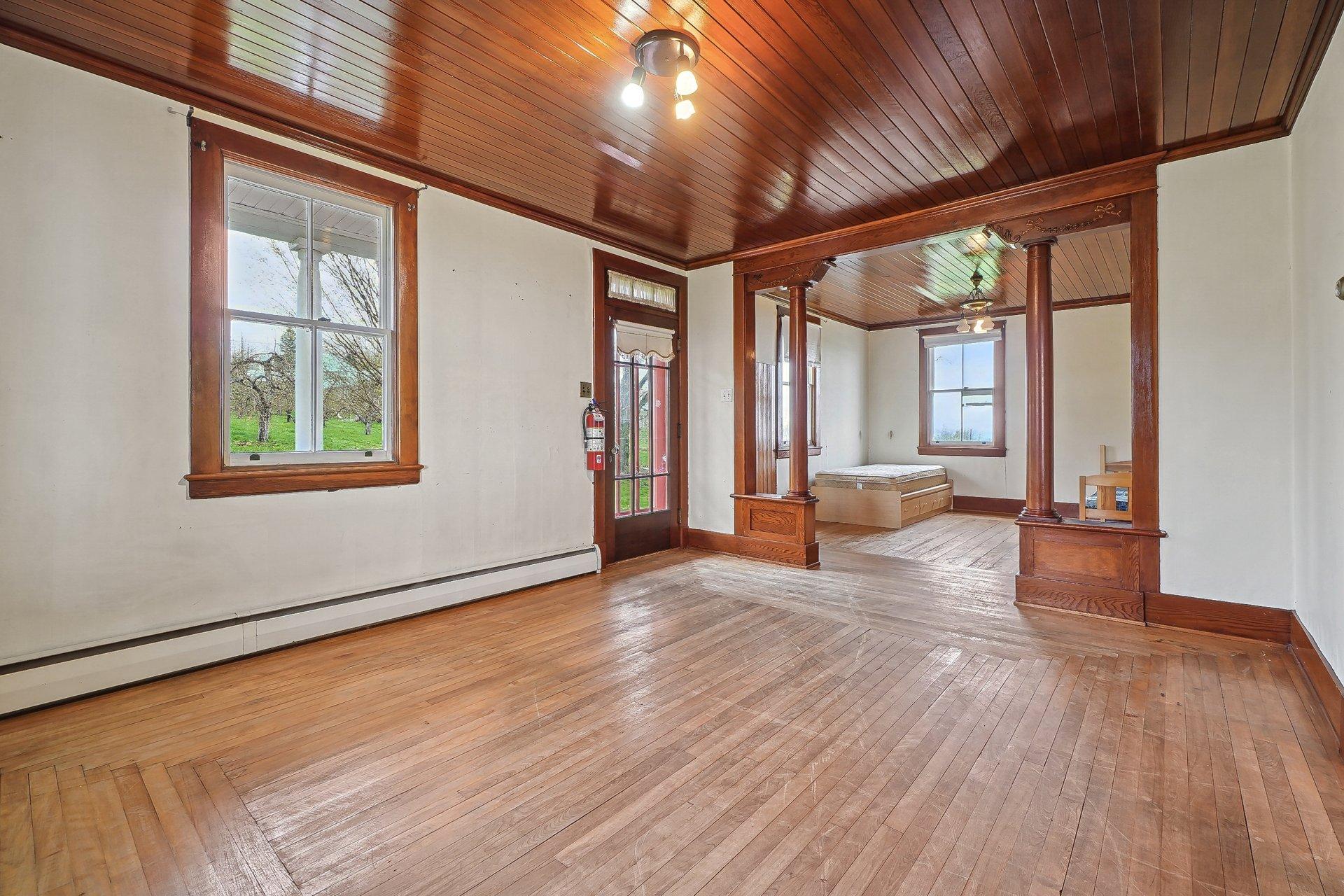 









1066


Ch. de la Montagne

,
Mont-Saint-Hilaire,




QC
J3G4S6

