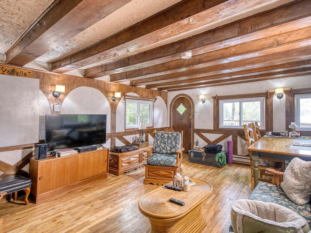 









488


Ch. du Lac-Équerre

,
Lac-Supérieur,




QC
J0T1J0


