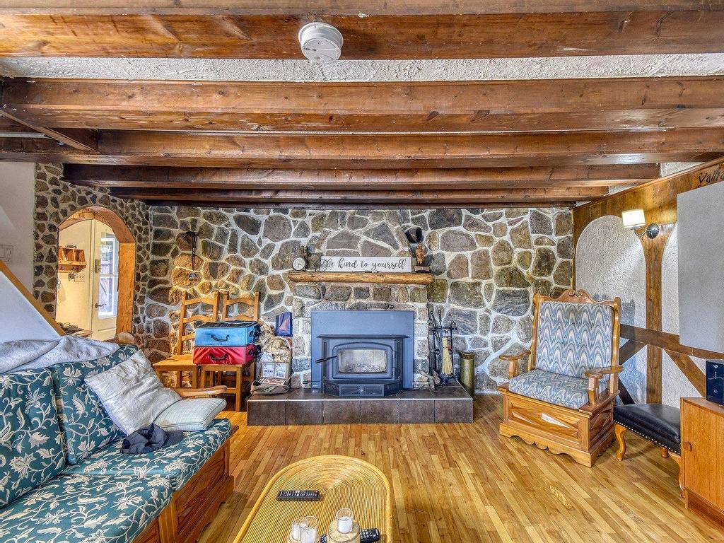 









488


Ch. du Lac-Équerre

,
Lac-Supérieur,




QC
J0T1J0


